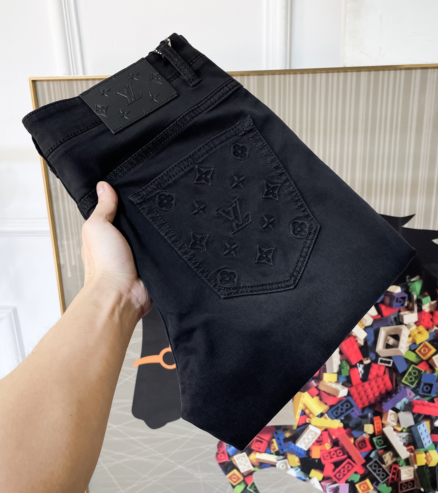 NO:728652,Replace LV after the year - 2026ss hot spring and summer jeans for the Year of the Horse. Original 1:1 production, the perfect choice for daily necessities, simple and elegant, fashionable and stylish, customized imported denim fabric, heavy washing process, complex workmanship and exquisite craftsmanship. Easily cater to the needs of the four seasons, soft and elastic to the touch, smooth and neat, original accessories and hardware, comfortable upper body, very easy to wear and durable, size 29-36, louis vuitton, jeans,19860909年后退换LV - 2026ss马年春夏大爆款牛仔裤.原单1:1制作,日常必备的完美之选,简单大气亦时尚有型,定制进口丹宁面料 ,重工洗水工艺,做工复杂工艺精湛.轻松迎合四季需要,手感柔软带弹力,流畅利落,原版辅料五金,上身舒适非常易搭耐看码数29-36,,louis vuitton,jeans,,Men's clothing