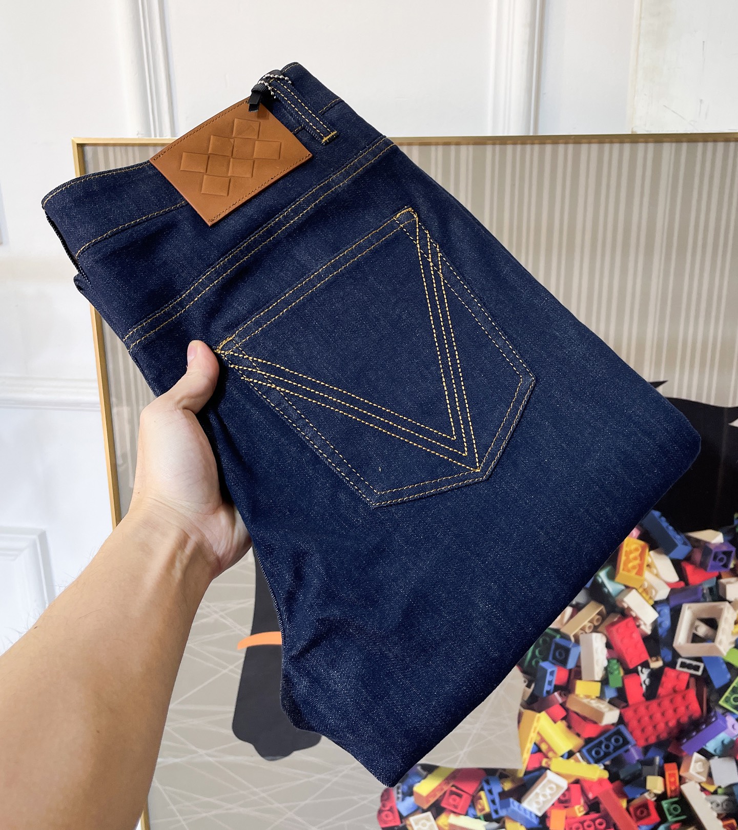 NO:728632,Replacement BV after the end of the year - 2026ss hot spring and summer jeans for the Year of the Horse. Original 1:1 production, the perfect choice for daily essentials, simple and elegant, fashionable and stylish, customized imported denim fabric, heavy washing process, complex workmanship and exquisite craftsmanship. Easily cater to the needs of the four seasons, soft and elastic to the touch, smooth and neat, original accessories and hardware, comfortable upper body, very easy to wear and durable, size 29-36,, bottega veneta, jeans,19860909年后退换BV - 2026ss马年春夏大爆款牛仔裤.原单1:1制作,日常必备的完美之选,简单大气亦时尚有型,定制进口丹宁面料 ,重工洗水工艺,做工复杂工艺精湛.轻松迎合四季需要,手感柔软带弹力,流畅利落,原版辅料五金,上身舒适非常易搭耐看码数29-36,,bottega veneta,jeans,,Men's clothing