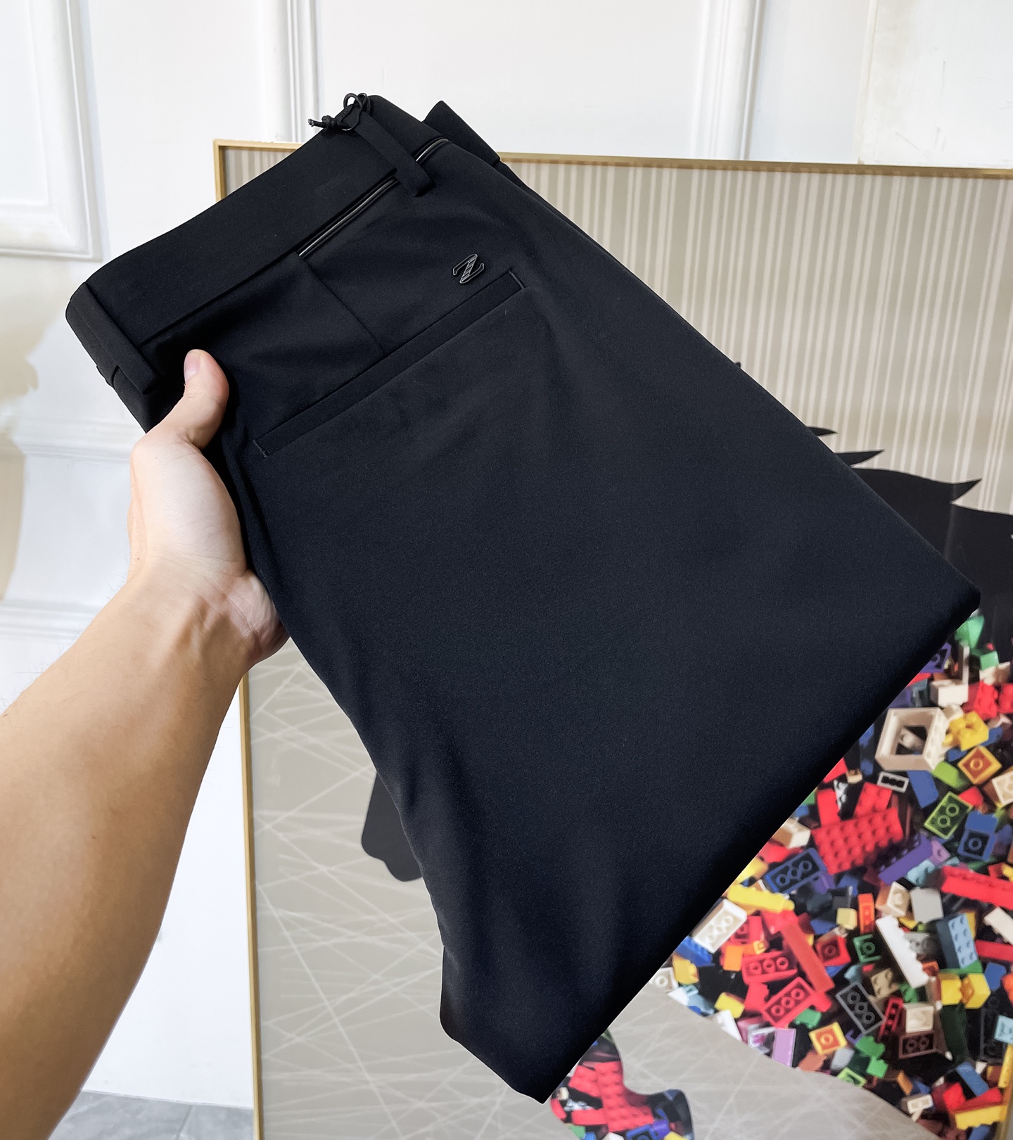 NO:746455,Zegna - 2026ss Spring and Summer New Year's Casual Pants for the Year of the Horse. Made from the original 1:1 order, the perfect choice for daily necessities, simple and elegant, fashionable and stylish, custom-made imported European cotton fabrics, heavy washing process, complex workmanship and exquisite craftsmanship. Easily cater to the needs of the four seasons, soft and elastic to the touch, smooth and neat, original accessories and hardware, the upper body is comfortable, very easy to wear and durable, size 29-38,,zegna,19860909杰尼娅 - 2026ss马年春夏贺岁款休闲裤.原单1:1制作,日常必备的完美之选,简单大气亦时尚有型,定制进口欧棉面料 ,重工洗水工艺,做工复杂工艺精湛.轻松迎合四季需要,手感柔软带弹力,流畅利落,原版辅料五金,上身舒适非常易搭耐看码数29-38,,zegna,,Men's clothing