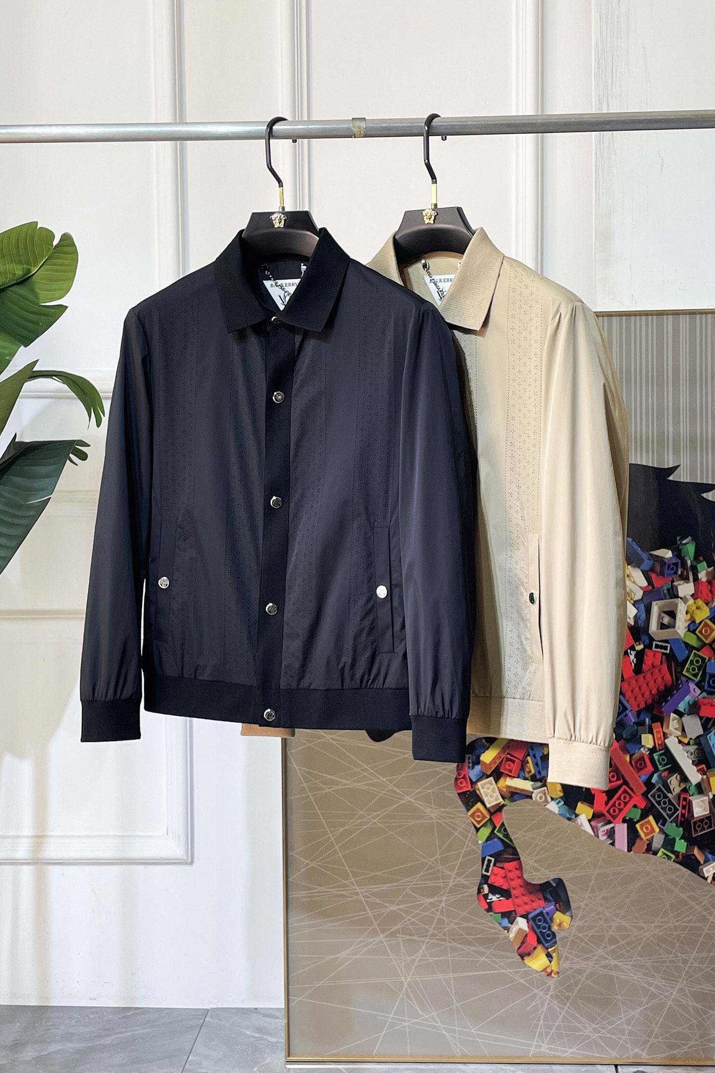 NO:746431,LV - 2026ss Year of the Horse Spring Jacket, customized with high-quality polyester fiber fabric!  Logo design with top fashion big-name elements, complete with three standards!  Original hardware accessories, smooth lines, exquisite craftsmanship, awesome upper body shape, comfortable fabrics, windproof and warm, it is very fashionable, handsome and a must-have for casual and fashionable men with any combination!  Sizes M-3XL can fit up to 190 pounds!  ,,louis vuitton,jackets & coats,jackets & coats,19860909LV - 2026ss马年贺岁款春装夹克外套,定制高品质聚酯纤维面料！顶级时尚大牌元素logo设计,三标齐全！原版五金辅料,线条流畅,工艺精致,上身版型超赞,面料舒适,挡风保暖,随意搭配都非常时尚帅气休闲时尚男仕必备款哦！尺码M-3XL 最大穿190斤！,,louis vuitton,jackets & coats,jackets & coats,,Men's clothing