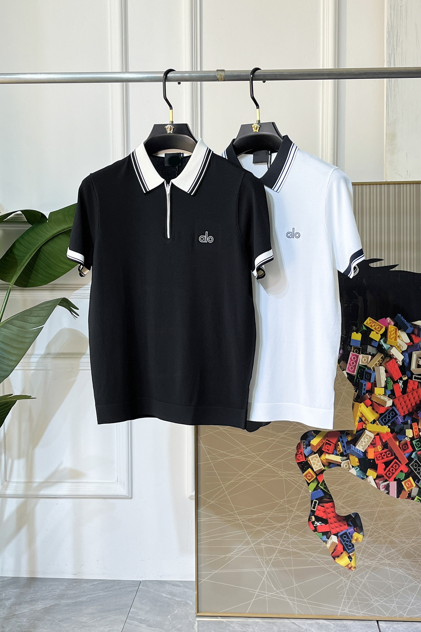 NO:736056,alo - 2026ss Year of the Horse spring and summer latest popular high-quality knitted short-sleeved T-shirt, customized imported soft Yilite fabric, embellished with fashionable big-name element logos, breathable fabric, delicate and soft texture, cool and smooth next to the body. Moisture-wicking, simple and generous yet fashionable, three-dimensional tailoring, super stylish upper body!  A must-have for fashionistas, sizes M-3XL, can be worn up to 190 pounds!  ,,T-shirt,tees,t-shirt,19860909alo - 2026ss马年春夏最新大爆款精品针织短袖T恤,定制进口轻柔伊力特面料,时尚大牌元素logo点缀,会呼吸的面料,质感细腻柔软,贴身冰爽顺滑.吸湿排汗,简约大方又不失时尚,版型立体裁剪,上身超有型！时尚潮人必备款 尺码M-3XL 最大可穿可穿190斤！,,T-shirt,tees，t-shirt,,Men's clothing