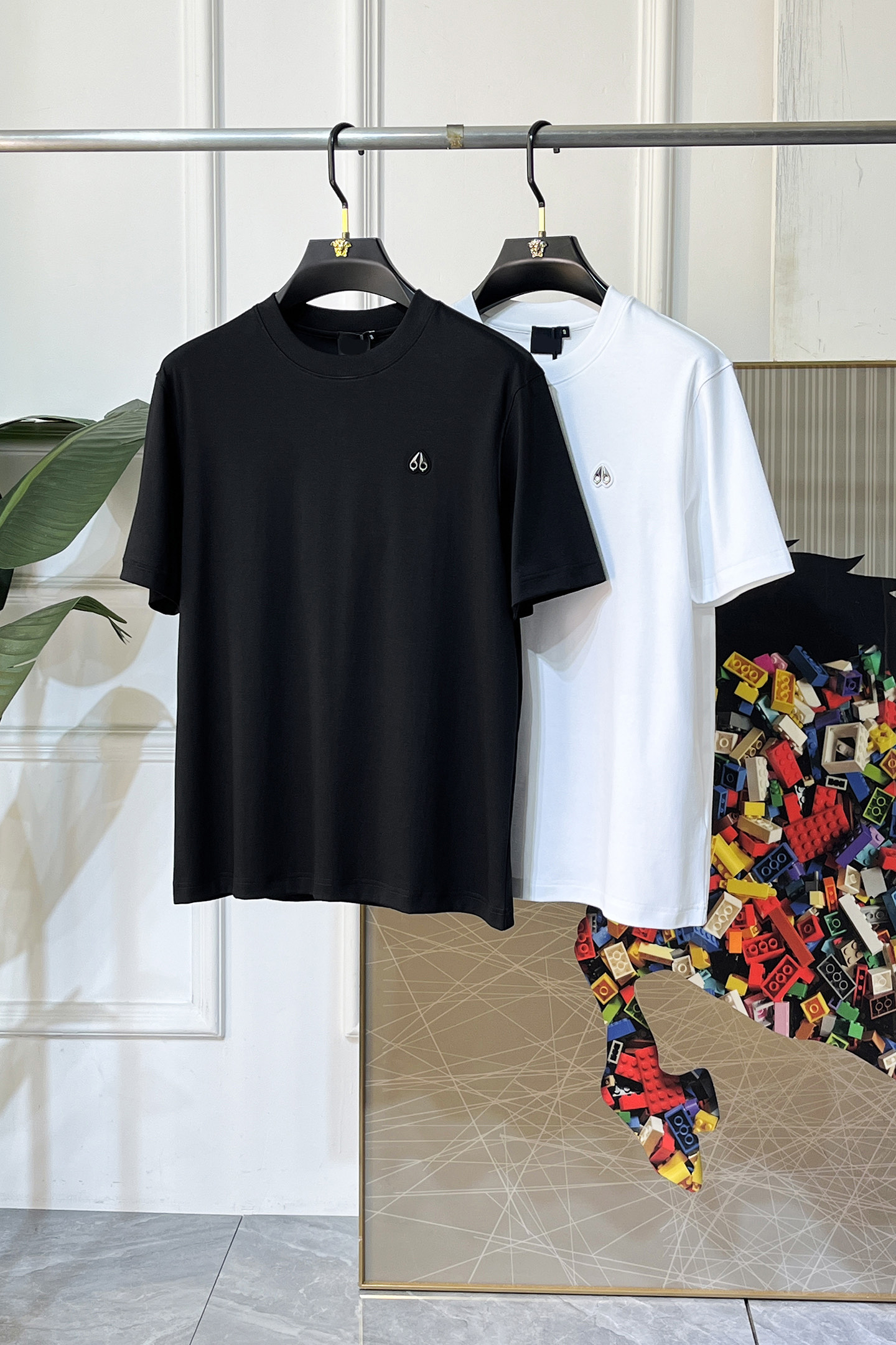 NO:744834,Big Goose - 2026ss Spring and Summer high-quality short-sleeved T-shirt for the Year of the Horse, synchronized with the official website, high-end quality, customized top-grade mercerized cotton fabric, 1:1 production by top manufacturers, fashionable brand heavy craftsmanship logo design, soft and delicate feel, skin-friendly and comfortable to wear, versatile and casual, the upper body is very good, handsome, a must-have for trendy men, sizes M-3XL, can wear up to 200 pounds!  ,,T-shirt,tees,t-shirt,19860909大鹅 - 2026ss马年贺岁款春夏精品短袖T恤 官网同步 高端品质 定制顶级丝光棉面料,顶级大厂1:1制作,时尚大牌重工艺logo设计,手感柔软细腻 穿着亲肤舒适 百搭休闲 上身非常赞 帅气 潮男必备品 尺码M-3XL 最大可穿200斤！,,T-shirt,tees，t-shirt,,Men's clothing