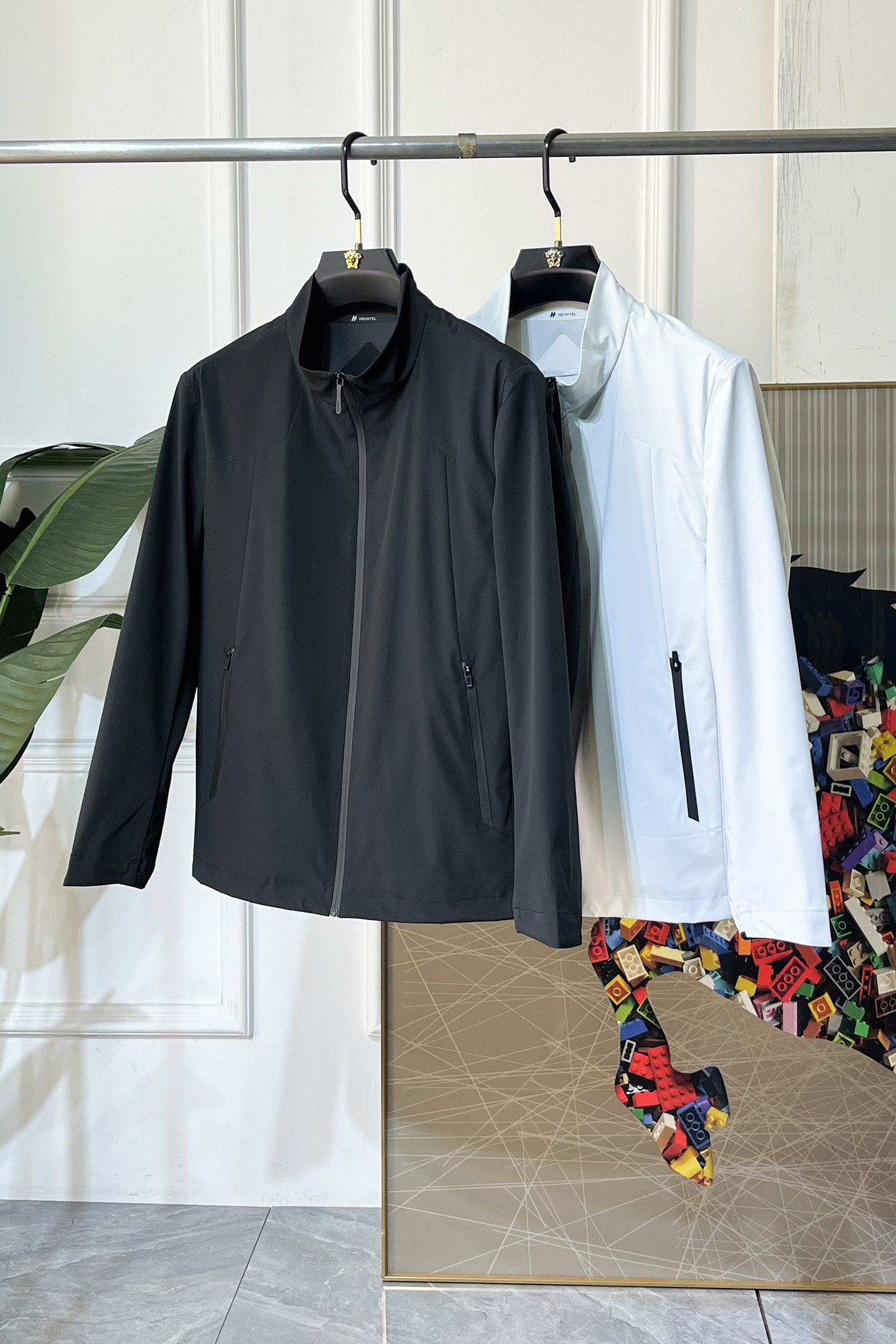 NO:746472,Hermès - 2026ss Year of the Horse Spring Jacket, customized with high-quality polyester fiber fabric!  Logo design with top fashion big-name elements, complete with three standards!  Original hardware accessories, smooth lines, exquisite craftsmanship, awesome upper body shape, comfortable fabrics, windproof and warm, it is very fashionable, handsome and a must-have for casual and fashionable men with any combination!  Sizes M-3XL can fit up to 190 pounds!  ,,hermes,jackets & coats,jackets & coats,19860909爱玛仕 - 2026ss马年贺岁款春装夹克外套,定制高品质聚酯纤维面料！顶级时尚大牌元素logo设计,三标齐全！原版五金辅料,线条流畅,工艺精致,上身版型超赞,面料舒适,挡风保暖,随意搭配都非常时尚帅气休闲时尚男仕必备款哦！尺码M-3XL 最大穿190斤！,,hermes,jackets & coats,jackets & coats,,Men's clothing