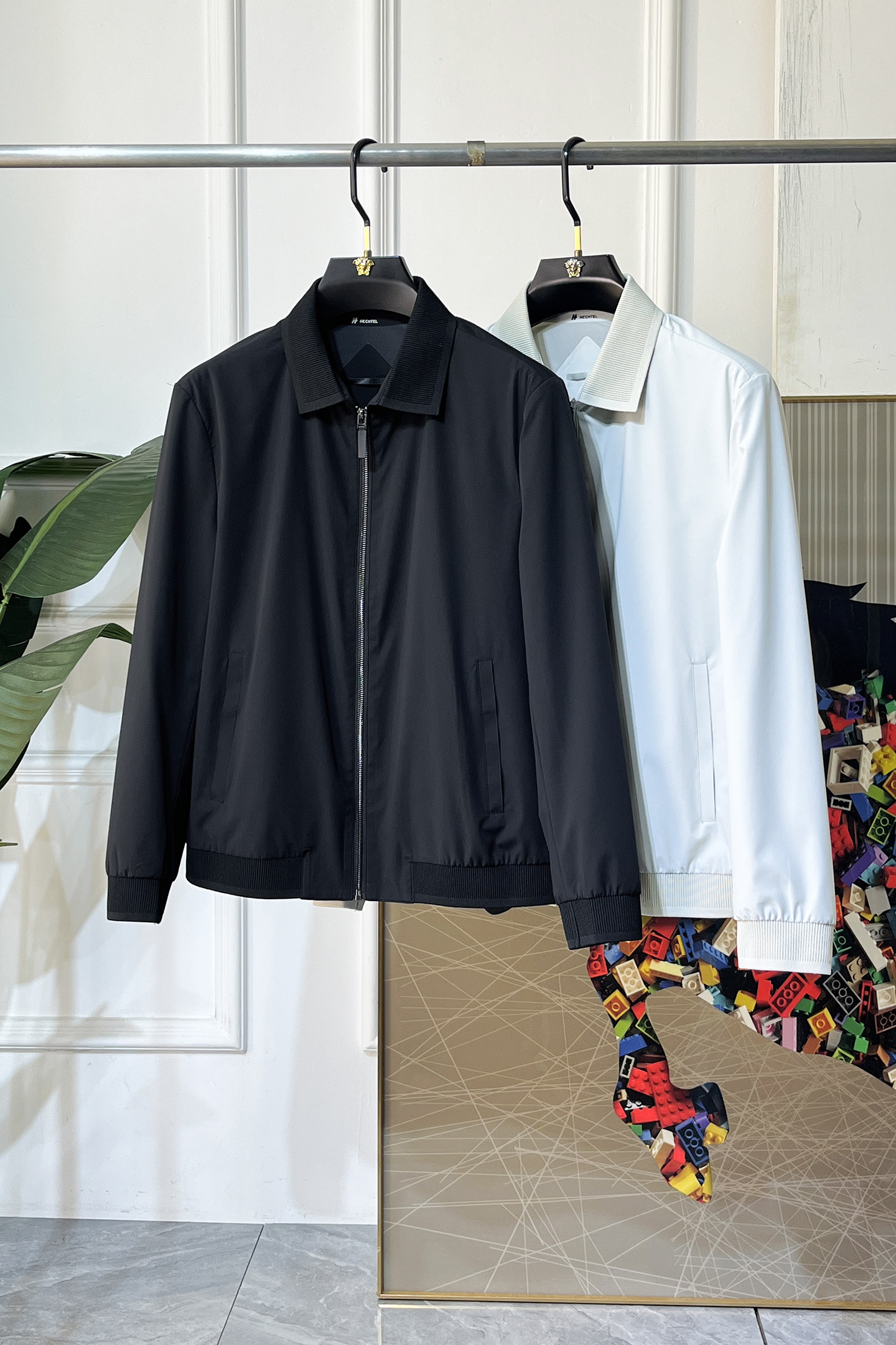 NO:736076,Hermès - 2026ss Year of the Horse Spring Jacket, customized with high-quality polyester fiber fabric!  Logo design with top fashion big-name elements, complete with three standards!  Original hardware accessories, smooth lines, exquisite craftsmanship, awesome upper body shape, comfortable fabrics, windproof and warm, it is very fashionable, handsome and a must-have for casual and fashionable men with any combination!  Sizes M-3XL can fit up to 190 pounds!  ,,hermes,jackets & coats,jackets & coats,19860909爱玛仕 - 2026ss马年贺岁款春装夹克外套,定制高品质聚酯纤维面料！顶级时尚大牌元素logo设计,三标齐全！原版五金辅料,线条流畅,工艺精致,上身版型超赞,面料舒适,挡风保暖,随意搭配都非常时尚帅气休闲时尚男仕必备款哦！尺码M-3XL 最大穿190斤！,,hermes,jackets & coats,jackets & coats,,Men's clothing