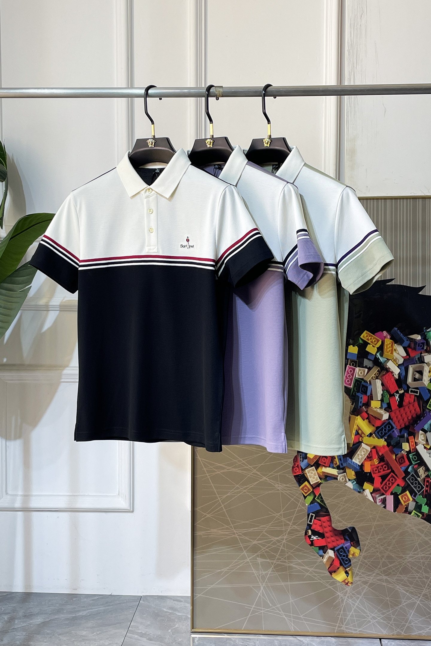 NO:744875,Burberry - 2026ss New Year of the Horse spring and summer new polo collar short-sleeved series. Selected high-quality double mercerized pique cotton fabrics, fashionable big-name element logo design, awesome upper body shape, fine, comfortable and breathable fabrics, super good-looking and a must-have for fashionable men with any combination!  Sizes M-3XL can fit up to 200 pounds!  ,,burberry,T-shirt,19860909巴宝莉 - 2026ss马年春夏新款polo领短袖系列.精选优质双丝光珠地棉面料,时尚大牌元素logo设计,上身版型超赞,面料细腻舒适透气,随意搭配都超级好看时尚型男必备款哦！尺码M-3XL 最大可穿200斤！,,burberry,T-shirt,,Men's clothing