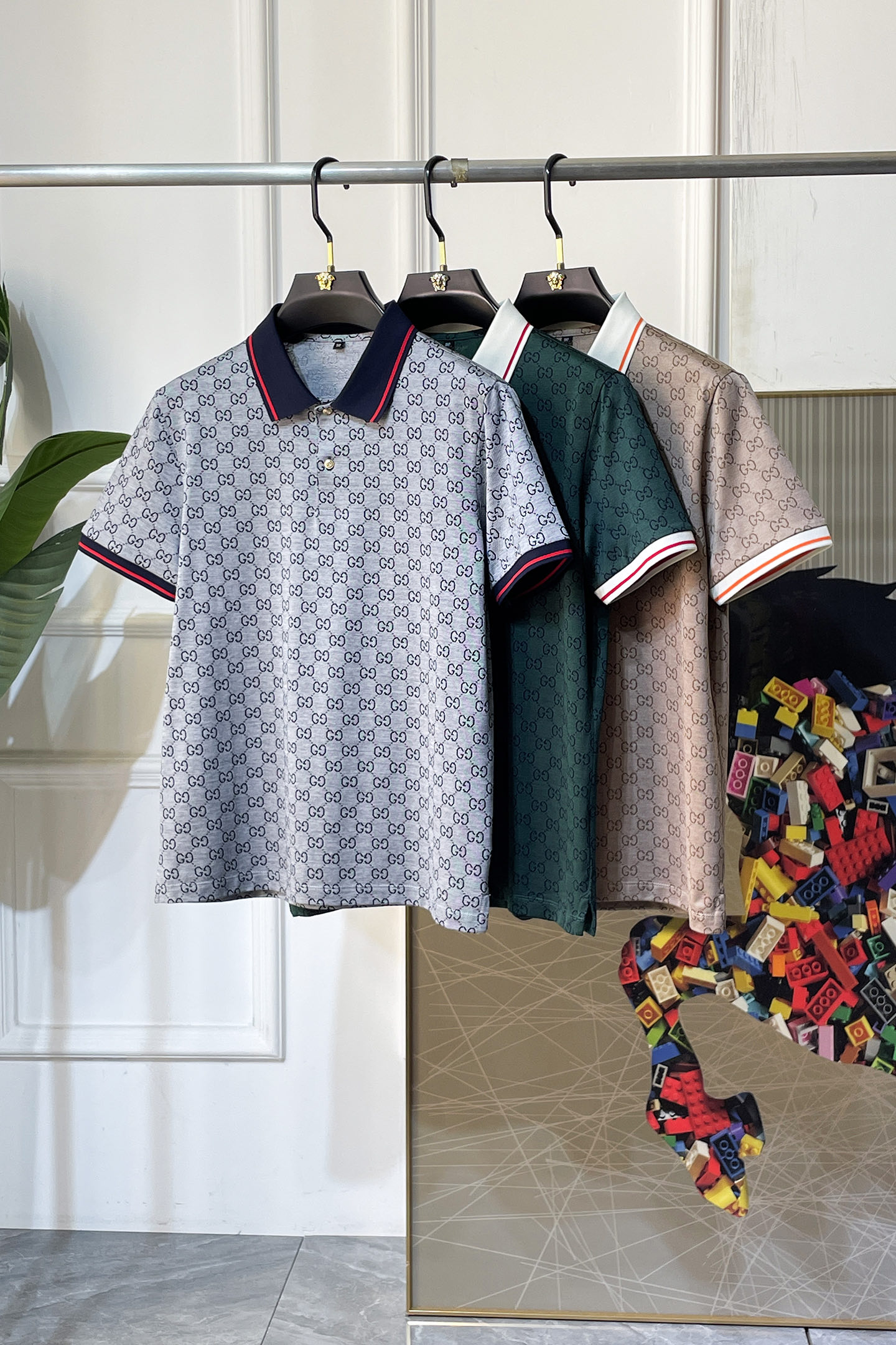 NO:736079,Gucci - 2026ss New Year of the Horse spring and summer new polo collar short-sleeved series. Selected high-quality double mercerized pique cotton fabric, fashionable big-name element logo design, awesome upper body shape, fine, comfortable and breathable fabric, super good-looking with any combination, a must-have for fashionable men!  Sizes M-3XL can fit up to 200 pounds!  ,,T-shirt,19860909古奇- 2026ss马年春夏新款polo领短袖系列.精选优质双丝光珠地棉面料,时尚大牌元素logo设计,上身版型超赞,面料细腻舒适透气,随意搭配都超级好看时尚型男必备款哦！尺码M-3XL 最大可穿200斤！,,T-shirt,,Men's clothing