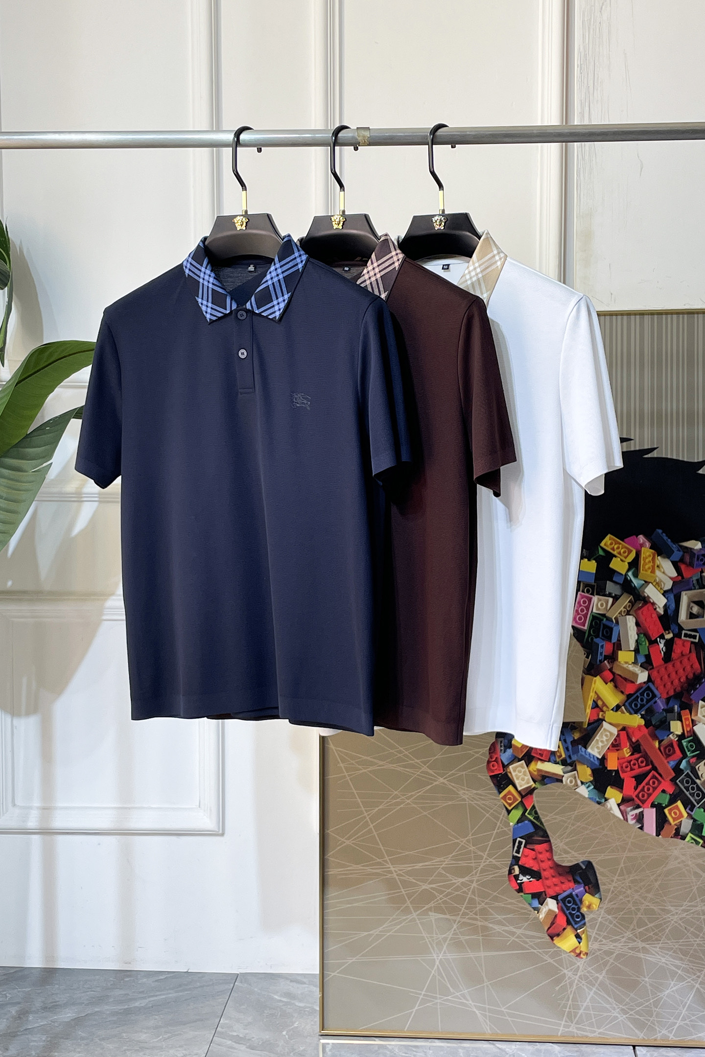 NO:746461,Burberry - 2026ss New Year of the Horse spring and summer new polo collar short-sleeved series. Selected high-quality double mercerized pique cotton fabrics, fashionable big-name element logo design, awesome upper body shape, fine, comfortable and breathable fabrics, super good-looking and a must-have for fashionable men with any combination!  Sizes M-3XL can fit up to 200 pounds!  ,,burberry,T-shirt,19860909巴宝莉 - 2026ss马年春夏新款polo领短袖系列.精选优质双丝光珠地棉面料,时尚大牌元素logo设计,上身版型超赞,面料细腻舒适透气,随意搭配都超级好看时尚型男必备款哦！尺码M-3XL 最大可穿200斤！,,burberry,T-shirt,,Men's clothing