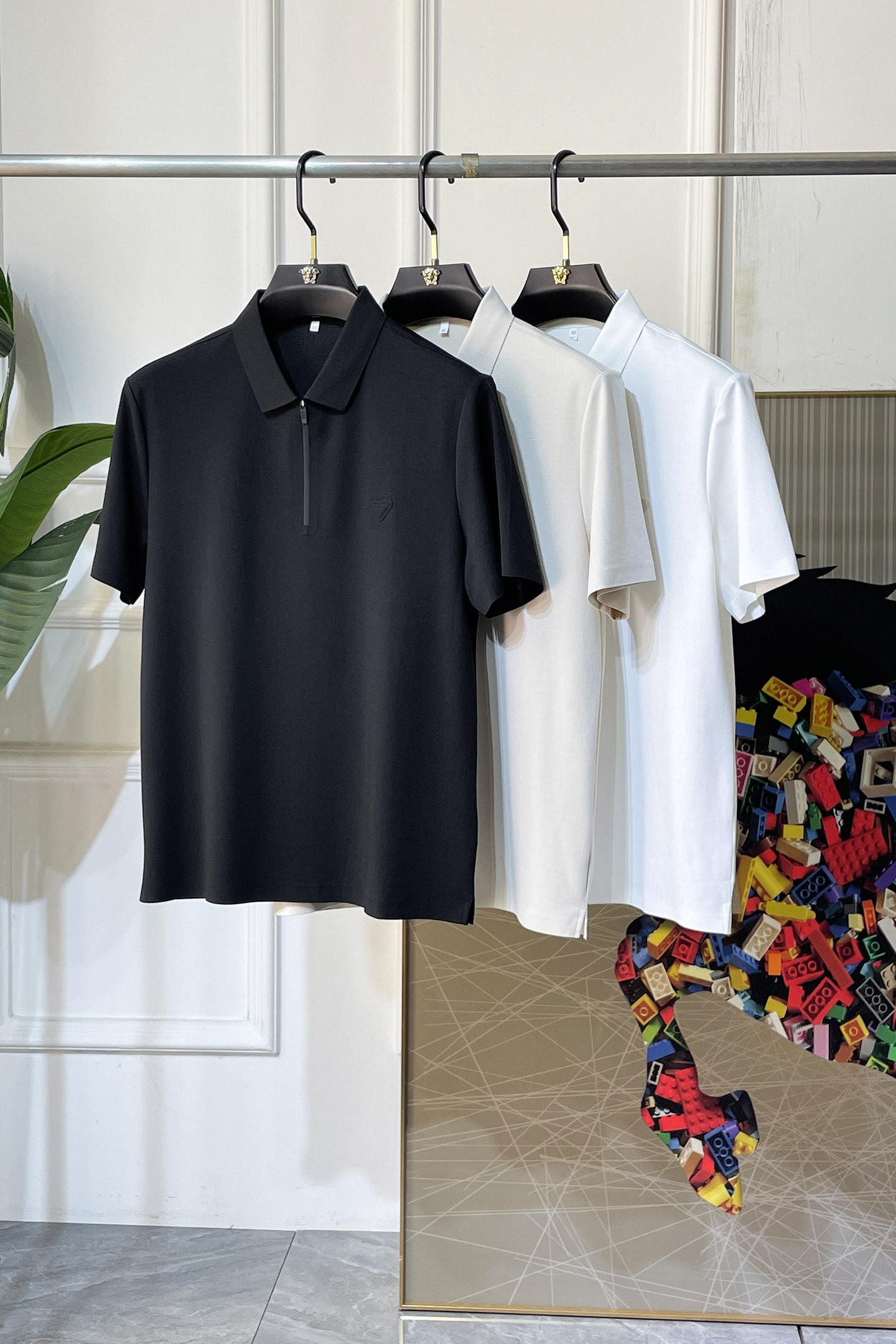 NO:744881,Prada - 2026ss New Year of the Horse spring and summer new polo collar short-sleeved series. Selected high-quality mercerized cotton fabrics, fashionable big-name element logo design, awesome upper body shape, fine, comfortable and breathable fabrics, super good-looking with any combination, a must-have for fashionable men!  Sizes M-3XL can fit up to 200 pounds!  ,,prada,T-shirt,19860909普拉达 - 2026ss马年春夏新款polo领短袖系列.精选优质丝光棉面料,时尚大牌元素logo设计,上身版型超赞,面料细腻舒适透气,随意搭配都超级好看时尚型男必备款哦！尺码M-3XL 最大可穿200斤！,,prada,T-shirt,,Men's clothing