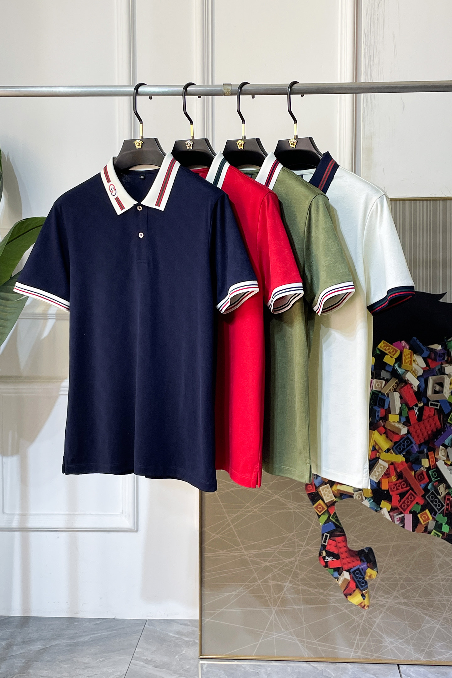 NO:733629,Gucci - 2026ss New Year of the Horse spring and summer new polo collar short-sleeved series. Selected high-quality double mercerized pique cotton fabric, fashionable big-name element logo design, awesome upper body shape, fine, comfortable and breathable fabric, super good-looking with any combination, a must-have for fashionable men!  Sizes M-3XL can fit up to 200 pounds!  ,,T-shirt,19860909古奇- 2026ss马年春夏新款polo领短袖系列.精选优质双丝光珠地棉面料,时尚大牌元素logo设计,上身版型超赞,面料细腻舒适透气,随意搭配都超级好看时尚型男必备款哦！尺码M-3XL 最大可穿200斤！,,T-shirt,,Men's clothing