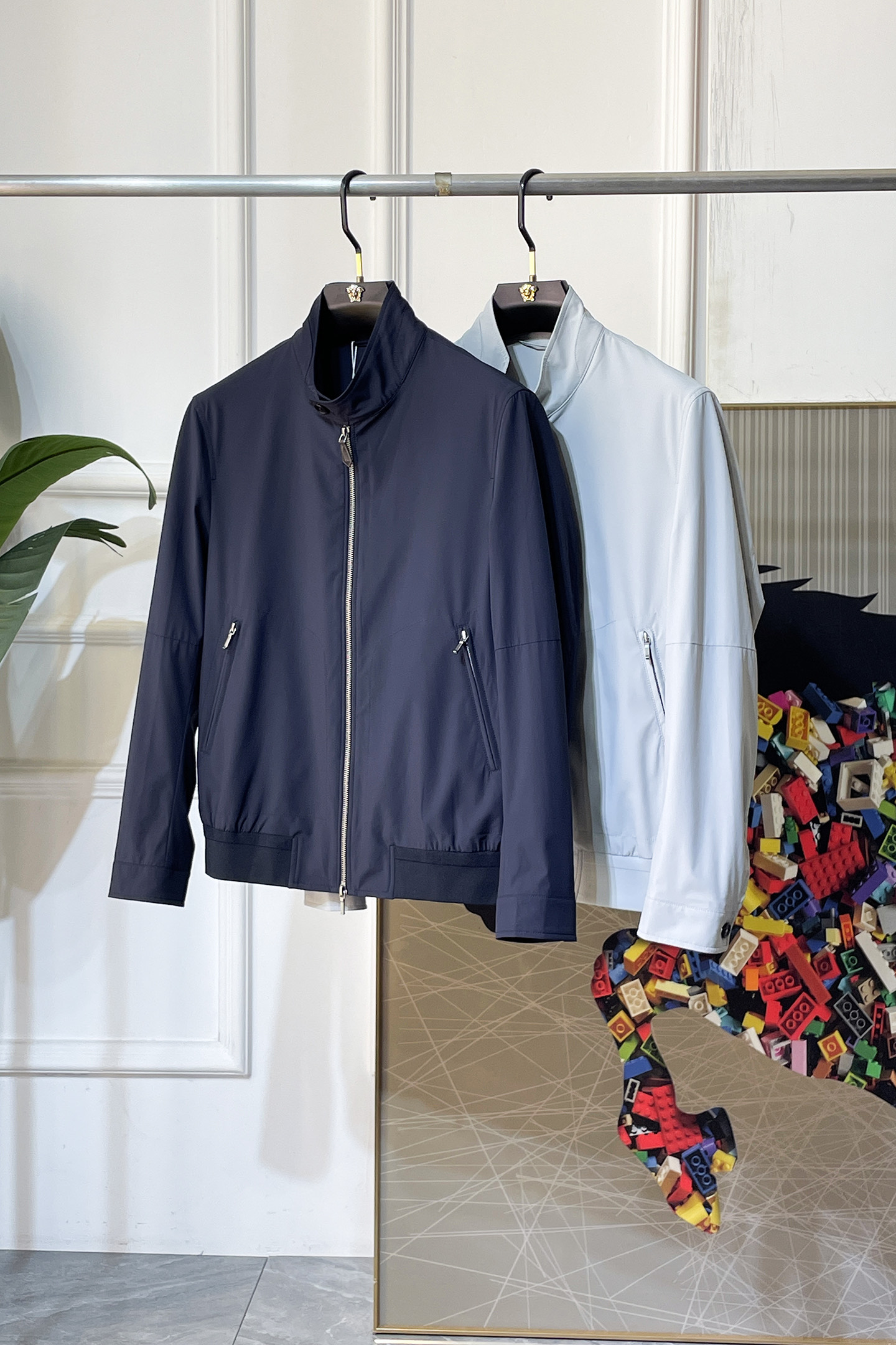 NO:746466,LP Nuoyo - 2026ss Year of the Horse Spring Jacket, customized with high-quality polyester fiber fabric!  Logo design with top fashion big-name elements, complete with three standards!  Original hardware accessories, smooth lines, exquisite craftsmanship, awesome upper body shape, comfortable fabrics, windproof and warm, it is very fashionable, handsome and a must-have for casual and fashionable men with any combination!  Sizes M-3XL can fit up to 190 pounds!  ,,loro piana,jackets & coats,jackets & coats,19860909LP诺悠 - 2026ss马年贺岁款春装夹克外套,定制高品质聚酯纤维面料！顶级时尚大牌元素logo设计,三标齐全！原版五金辅料,线条流畅,工艺精致,上身版型超赞,面料舒适,挡风保暖,随意搭配都非常时尚帅气休闲时尚男仕必备款哦！尺码M-3XL 最大穿190斤！,,loro piana,jackets & coats,jackets & coats,,Men's clothing