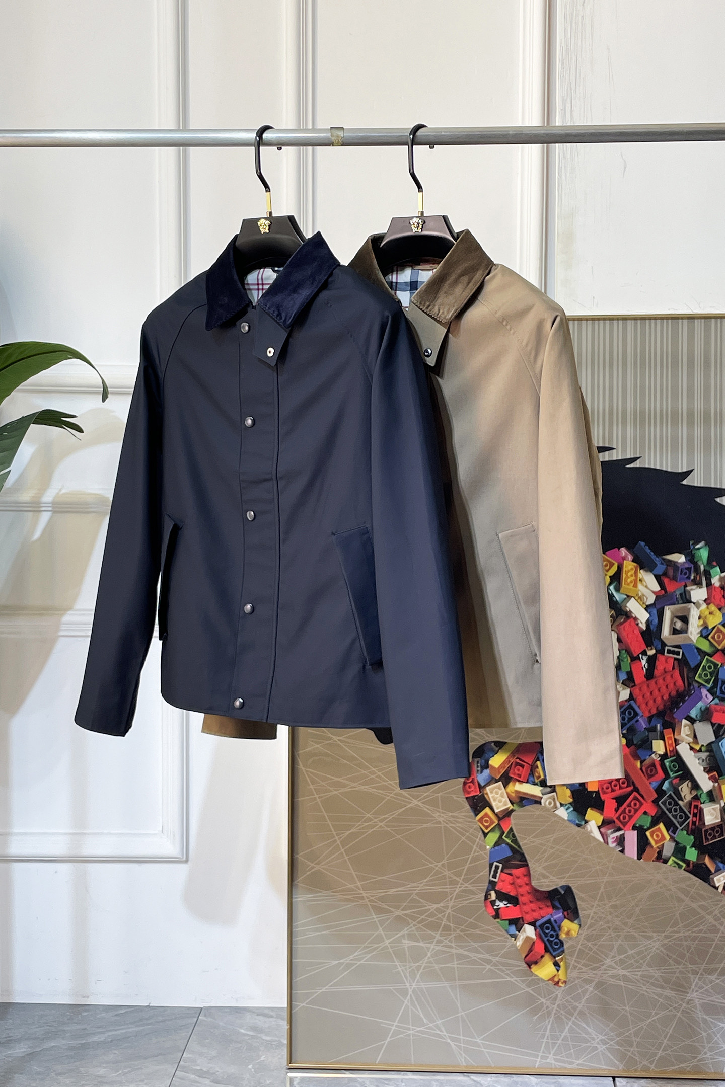 NO:736088,LP Noyo - 2026ss spring hot style casual suit jacket. The most fashionable and simple design, decent and casual, highlighting the exquisiteness. Fabric: This technologically customized polyester fabric is not a traditional design and looks more youthful and fashionable. The details are very particular. The upper body effect is a regular style but the tailoring is very special. The effect is not loose or slim. It is moderate. No matter whether you are fat or thin, there are different styles. Sizes 48-56, loro piana, jackets & coats, business suit,19860909LP诺悠 - 2026ss春装大爆款休闲西装外套 最为时尚简约设计,大气得体,随意中凸显精致.面料 此款科技定制聚酯纤维面料, 不是传统的设计 更加显得年轻时尚 细节 非常讲究 上身效果属于常规款但是剪裁非常特别 效果并不是宽松 也不是修身 属于适中 无论胖瘦穿上身 都有不同的风格尺码48-56,,loro piana,jackets & coats,business suit,,Men's clothing