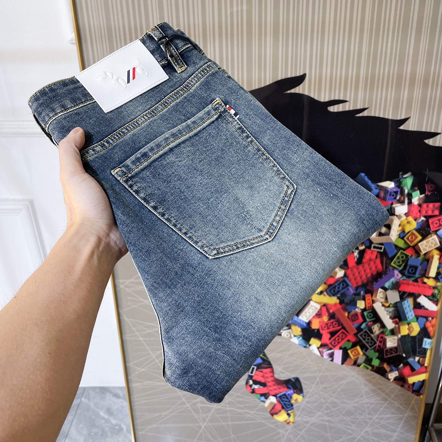 NO:733635,TB - 2026ss hot spring and summer jeans for the Year of the Horse. Original 1:1 production, a perfect choice for daily necessities, simple and stylish, custom-made imported denim fabric, heavy washing process, complex workmanship and exquisite craftsmanship. Easily cater to the needs of the four seasons, soft and elastic to the touch, smooth and neat, original accessories and hardware, comfortable upper body, very easy to wear and durable, code number 29-36,,jeans,19860909TB - 2026ss马年春夏大爆款牛仔裤.原单1:1制作,日常必备的完美之选,简单大气亦时尚有型,定制进口丹宁面料 ,重工洗水工艺,做工复杂工艺精湛.轻松迎合四季需要,手感柔软带弹力,流畅利落,原版辅料五金,上身舒适非常易搭耐看码数29-36,,jeans,,Men's clothing