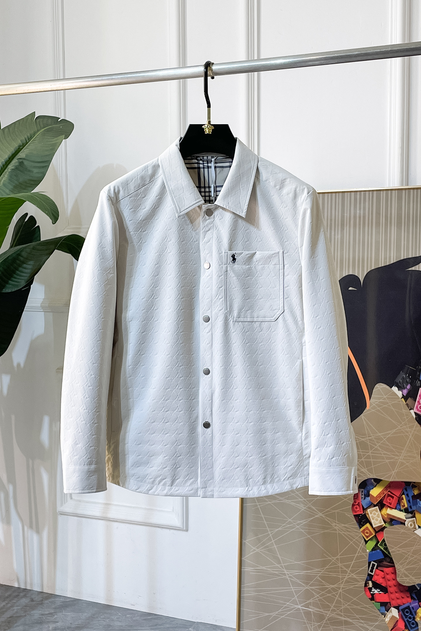 NO:733693,High version!  Paul - 2026ss Year of the Horse Spring Jacket, customized with high-quality polyester fiber fabric!  Logo design with top fashion big-name elements, complete with three standards!  Original hardware accessories, smooth lines, exquisite craftsmanship, awesome upper body shape, comfortable fabrics, windproof and warm, it is very fashionable, handsome and a must-have for casual and fashionable men with any combination!  Sizes M-3XL can fit up to 190 pounds!  ,,jackets & coats,jackets & coats,19860909高版本！保罗 - 2026ss马年贺岁款春装夹克外套,定制高品质聚酯纤维面料！顶级时尚大牌元素logo设计,三标齐全！原版五金辅料,线条流畅,工艺精致,上身版型超赞,面料舒适,挡风保暖,随意搭配都非常时尚帅气休闲时尚男仕必备款哦！尺码M-3XL 最大穿190斤！,,jackets & coats,jackets & coats,,Men's clothing