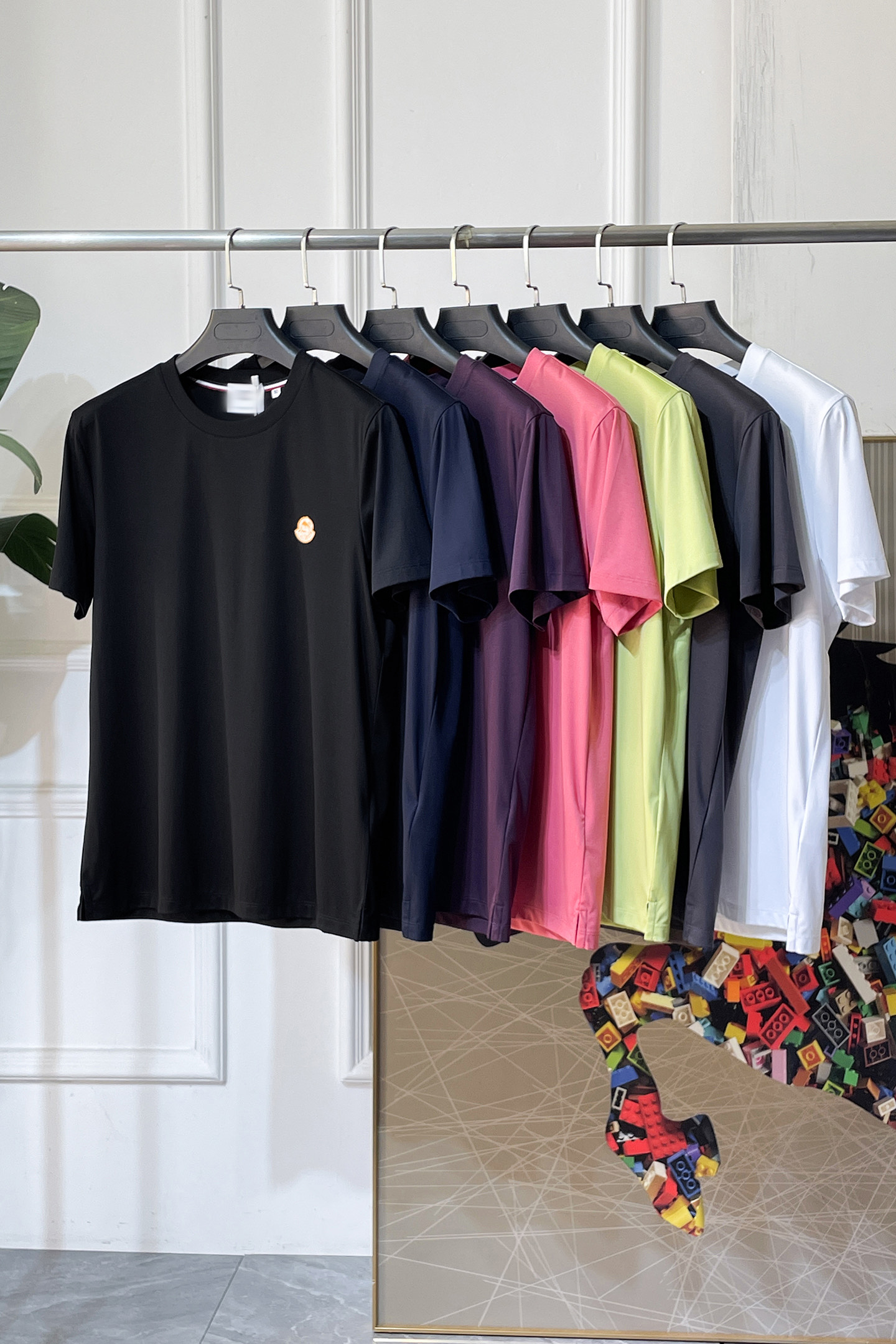 NO:733624,Mouth Mouth - 2026ss Year of the Horse spring and summer high-quality short-sleeved T-shirts. Official website synchronization. High-end quality. Customized top-grade mercerized cotton fabric, 1:1 production by top manufacturers, fashionable brand heavy craftsmanship logo design, soft and delicate feel. Skin-friendly and comfortable to wear. Versatile and casual. The upper body is very good. Handsome. A must-have for trendy men. Sizes M-3XL. Can wear up to 200 pounds!  ,,Moncler,T-shirt,tees,t-shirt,19860909蒙口 - 2026ss马年贺岁款春夏精品短袖T恤 官网同步 高端品质 定制顶级丝光棉面料,顶级大厂1:1制作,时尚大牌重工艺logo设计,手感柔软细腻 穿着亲肤舒适 百搭休闲 上身非常赞 帅气 潮男必备品 尺码M-3XL 最大可穿200斤！,,Moncler,T-shirt,tees，t-shirt,,Men's clothing