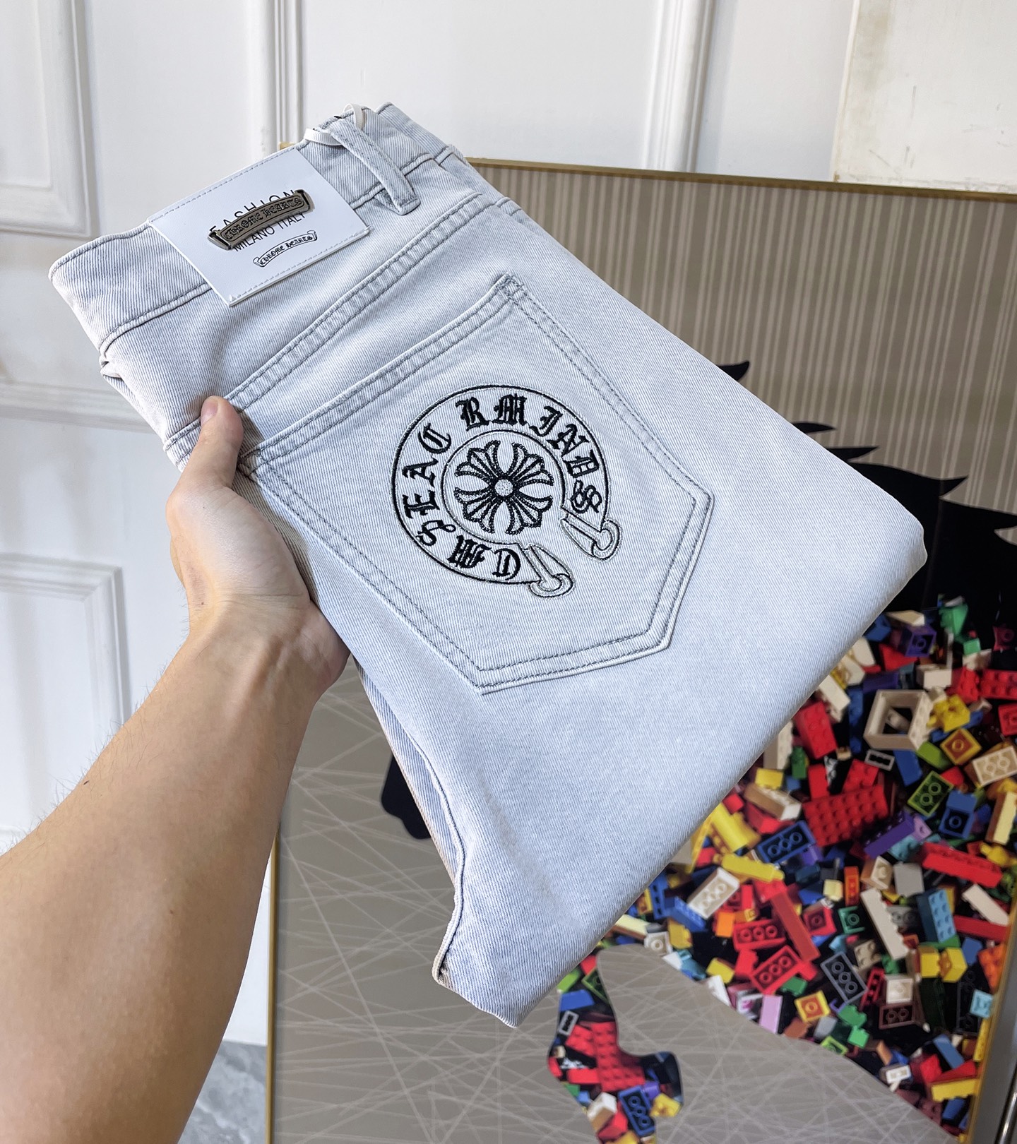 NO:744882,Chrome Hearts - 2026ss hot spring and summer jeans for the Year of the Horse. Original 1:1 production, a perfect choice for daily necessities, simple and elegant, fashionable and stylish, customized imported denim fabric, heavy washing process, complex workmanship and exquisite craftsmanship. Easily cater to the needs of the four seasons, soft and elastic to the touch, smooth and neat, original accessories and hardware, comfortable upper body, very easy to wear and durable, code number 29-36,, chrome hearts, jeans,19860909克罗芯 - 2026ss马年春夏大爆款牛仔裤.原单1:1制作,日常必备的完美之选,简单大气亦时尚有型,定制进口丹宁面料 ,重工洗水工艺,做工复杂工艺精湛.轻松迎合四季需要,手感柔软带弹力,流畅利落,原版辅料五金,上身舒适非常易搭耐看码数29-36,,chrome hearts,jeans,,Men's clothing