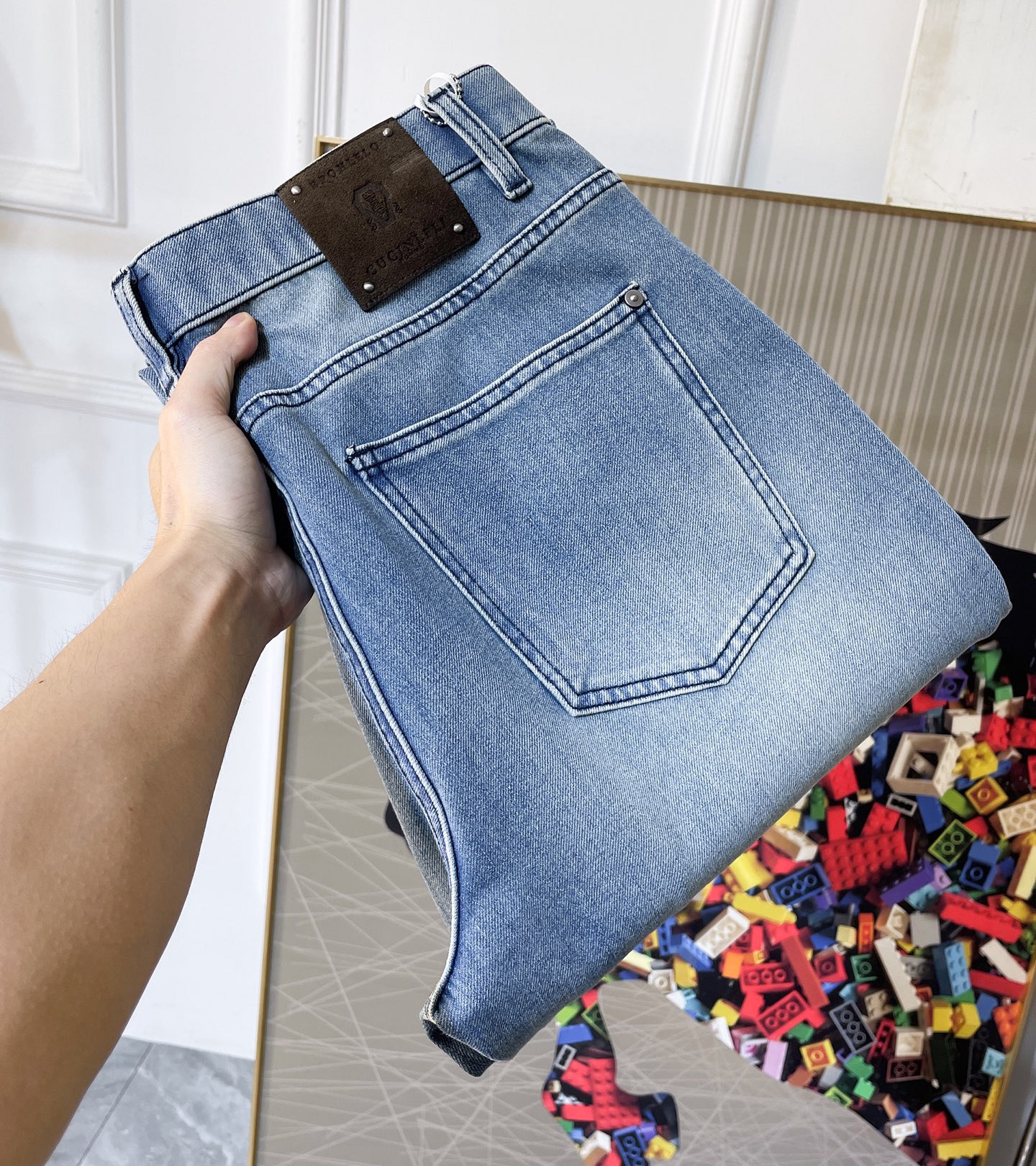 NO:744892,Bc - 2026ss spring and summer popular straight-barrel jeans for the Year of the Horse. Made from the original 1:1, the perfect choice for daily essentials, simple and elegant, fashionable and stylish, customized imported denim fabric, heavy washing process, complex workmanship and exquisite craftsmanship. Easily cater to the needs of the four seasons, soft and elastic to the touch, smooth and neat, original accessories and hardware, comfortable upper body, very easy to wear and durable, code number 29-36,,jeans,19860909Bc - 2026ss马年春夏大爆款直桶牛仔裤.原单1:1制作,日常必备的完美之选,简单大气亦时尚有型,定制进口丹宁面料 ,重工洗水工艺,做工复杂工艺精湛.轻松迎合四季需要,手感柔软带弹力,流畅利落,原版辅料五金,上身舒适非常易搭耐看码数29-36,,jeans,,Men's clothing