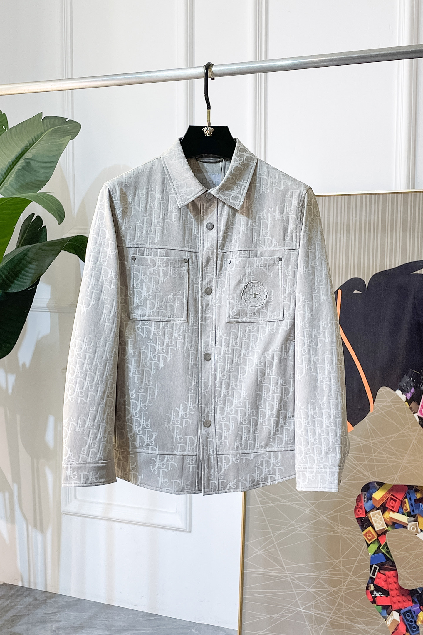 NO:757866,Dior - 2026ss Year of the Horse Spring Jacket, customized with high-quality polyester fiber fabric!  Logo design with top fashion big-name elements, complete with three standards!  Original hardware accessories, smooth lines, exquisite craftsmanship, awesome upper body shape, comfortable fabrics, windproof and warm, it is very fashionable, handsome and a must-have for casual and fashionable men with any combination!  Sizes M-3XL can fit up to 190 pounds!  ,,dior,jackets & coats,jackets & coats,19860909迪奥 - 2026ss马年贺岁款春装夹克外套,定制高品质聚酯纤维面料！顶级时尚大牌元素logo设计,三标齐全！原版五金辅料,线条流畅,工艺精致,上身版型超赞,面料舒适,挡风保暖,随意搭配都非常时尚帅气休闲时尚男仕必备款哦！尺码M-3XL 最大穿190斤！,,dior,jackets & coats,jackets & coats,,Men's clothing