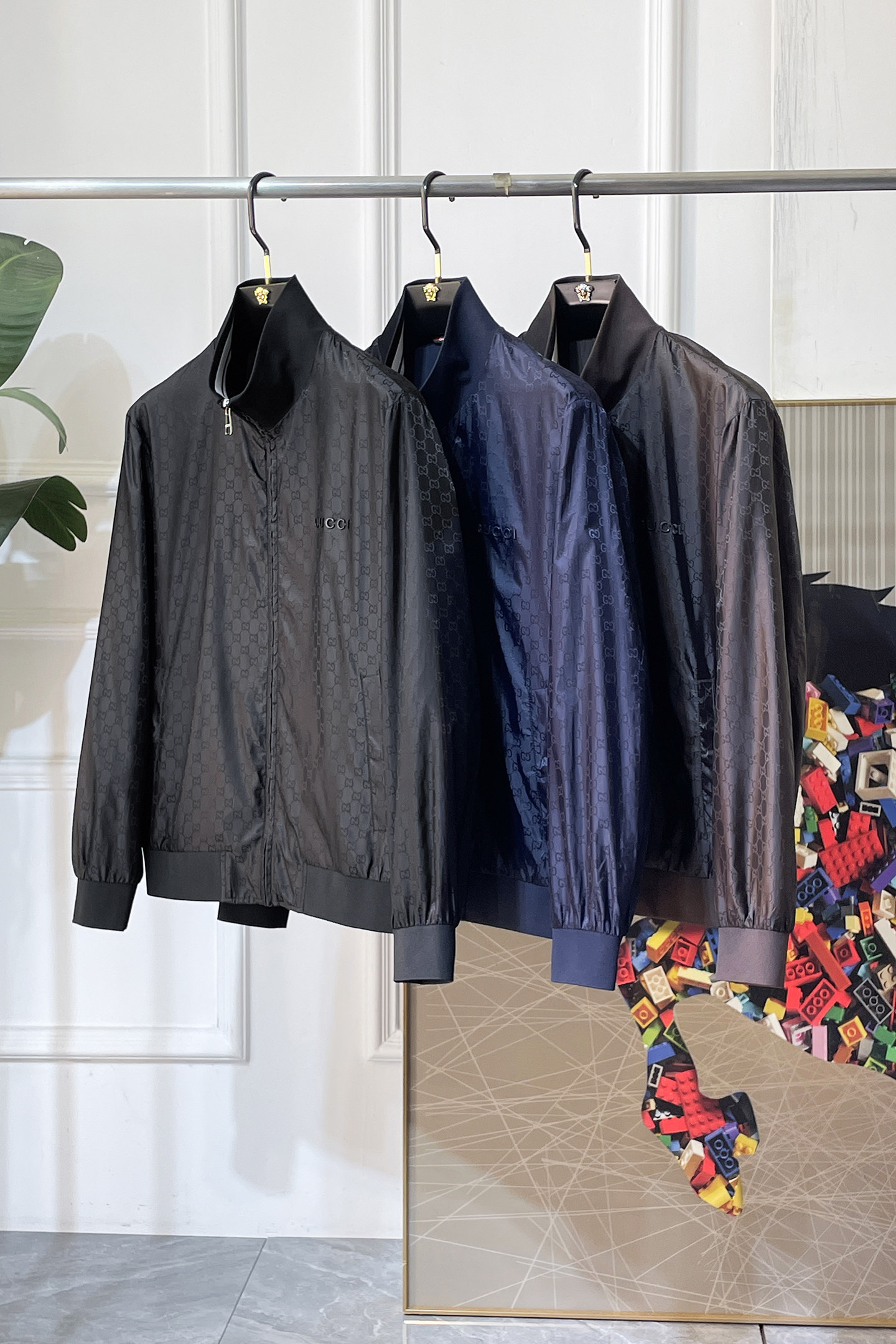 NO:744926,Gucci - 2026ss Year of the Horse Spring Jacket, customized with high-quality polyester fiber fabric!  Logo design with top fashion big-name elements, complete with three standards!  Original hardware accessories, smooth lines, exquisite craftsmanship, awesome upper body shape, comfortable fabrics, windproof and warm, it is very fashionable, handsome and a must-have for casual and fashionable men with any combination!  Sizes M-3XL can fit up to 190 pounds!  ,,jackets & coats,jackets & coats,19860909古奇 - 2026ss马年贺岁款春装夹克外套,定制高品质聚酯纤维面料！顶级时尚大牌元素logo设计,三标齐全！原版五金辅料,线条流畅,工艺精致,上身版型超赞,面料舒适,挡风保暖,随意搭配都非常时尚帅气休闲时尚男仕必备款哦！尺码M-3XL 最大穿190斤！,,jackets & coats,jackets & coats,,Men's clothing