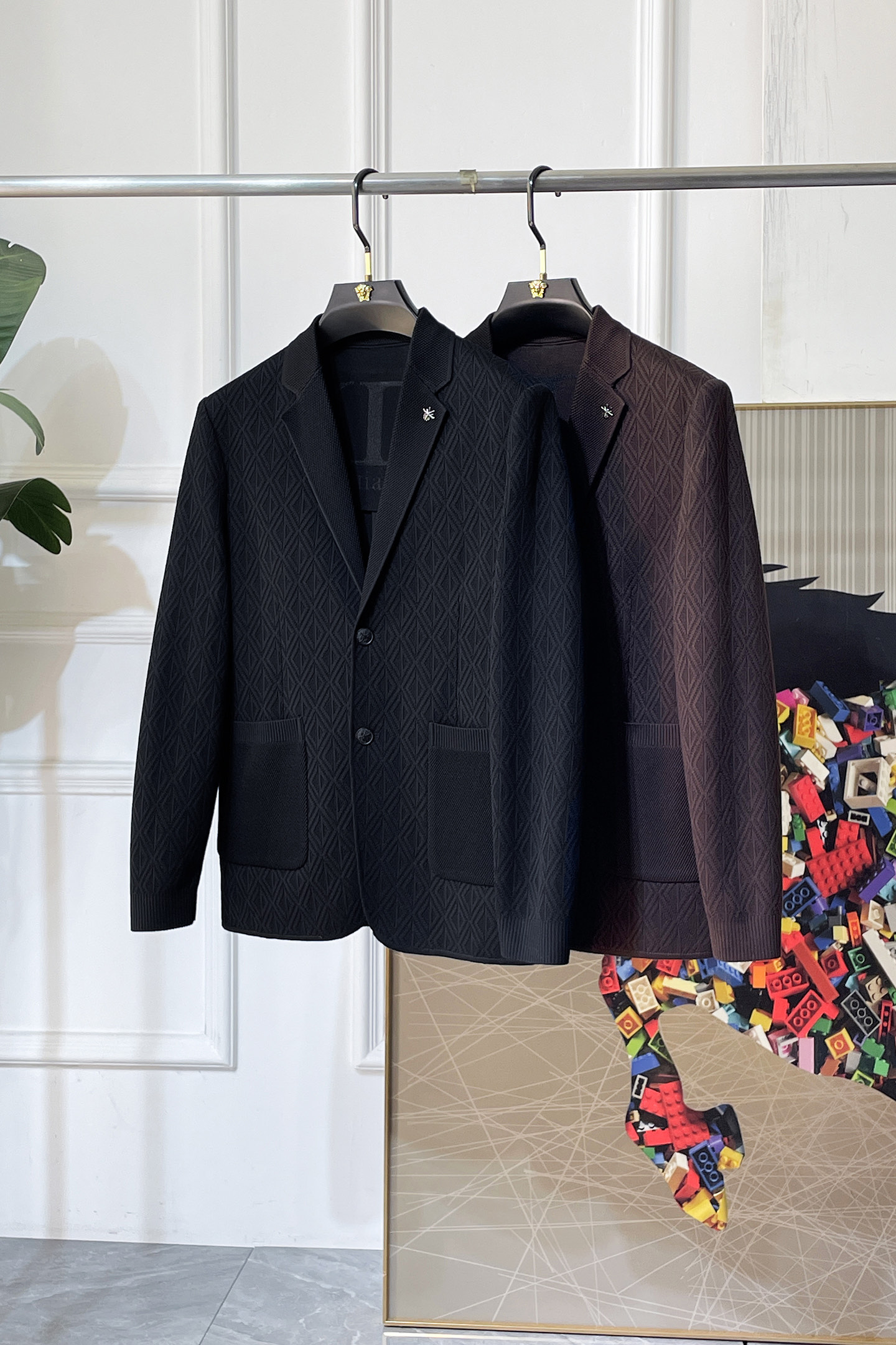 NO:746473,Dior - 2026ss spring popular casual suit jacket. The most fashionable and simple design, elegant and decent, casual and exquisite. Fabric This technologically customized polyester fiber fabric is not a traditional design and looks more youthful and fashionable. The details are very particular. The upper body effect is a regular style but the tailoring is very special. The effect is not loose or slim. It is moderate. No matter whether you are fat or thin, there are different styles. Sizes 48-58 M-4XL, dior, jackets & coats, business  suit,19860909迪奥 - 2026ss春装大爆款休闲西装外套 最为时尚简约设计,大气得体,随意中凸显精致.面料 此款科技定制聚酯纤维面料, 不是传统的设计 更加显得年轻时尚 细节 非常讲究 上身效果属于常规款但是剪裁非常特别 效果并不是宽松 也不是修身 属于适中 无论胖瘦穿上身 都有不同的风格尺码48-58 M-4XL,,dior,jackets & coats,business suit,,Men's clothing