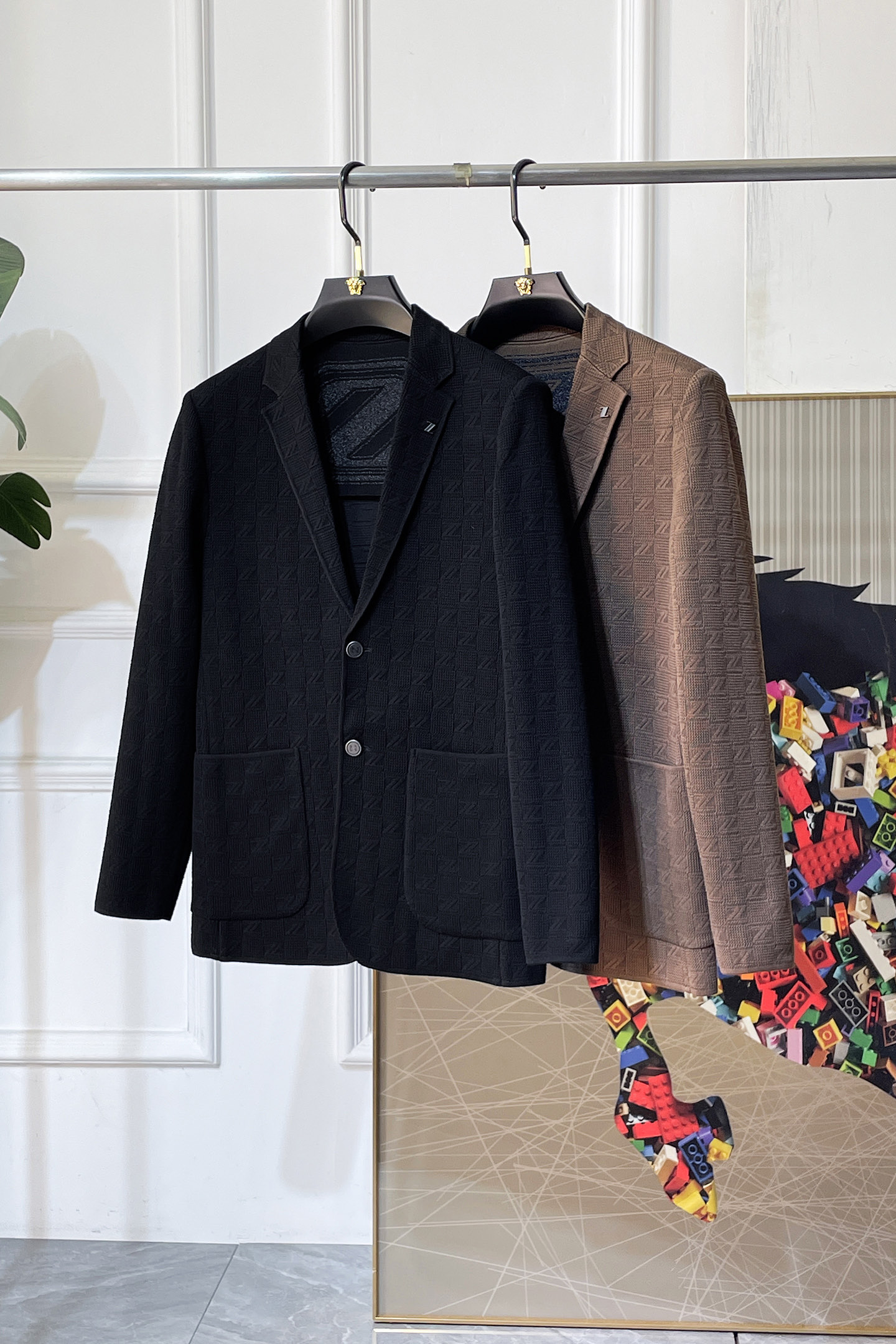 NO:746475,Zegna - 2026ss spring popular casual suit jacket. The most fashionable and simple design, decent and casual, highlighting the exquisiteness. Fabric: This technologically customized polyester fiber fabric is not a traditional design and looks more youthful and fashionable. The details are very particular. The upper body effect is a regular style but the tailoring is very special. The effect is not loose or slim. It is moderate. No matter whether you are fat or thin, there are different styles. Sizes 48-58 M-4XL,,zegna,jackets &  coats, business suits,19860909杰尼娅 - 2026ss春装大爆款休闲西装外套 最为时尚简约设计,大气得体,随意中凸显精致.面料 此款科技定制聚酯纤维面料, 不是传统的设计 更加显得年轻时尚 细节 非常讲究 上身效果属于常规款但是剪裁非常特别 效果并不是宽松 也不是修身 属于适中 无论胖瘦穿上身 都有不同的风格尺码48-58 M-4XL,,zegna,jackets & coats,business suit,,Men's clothing