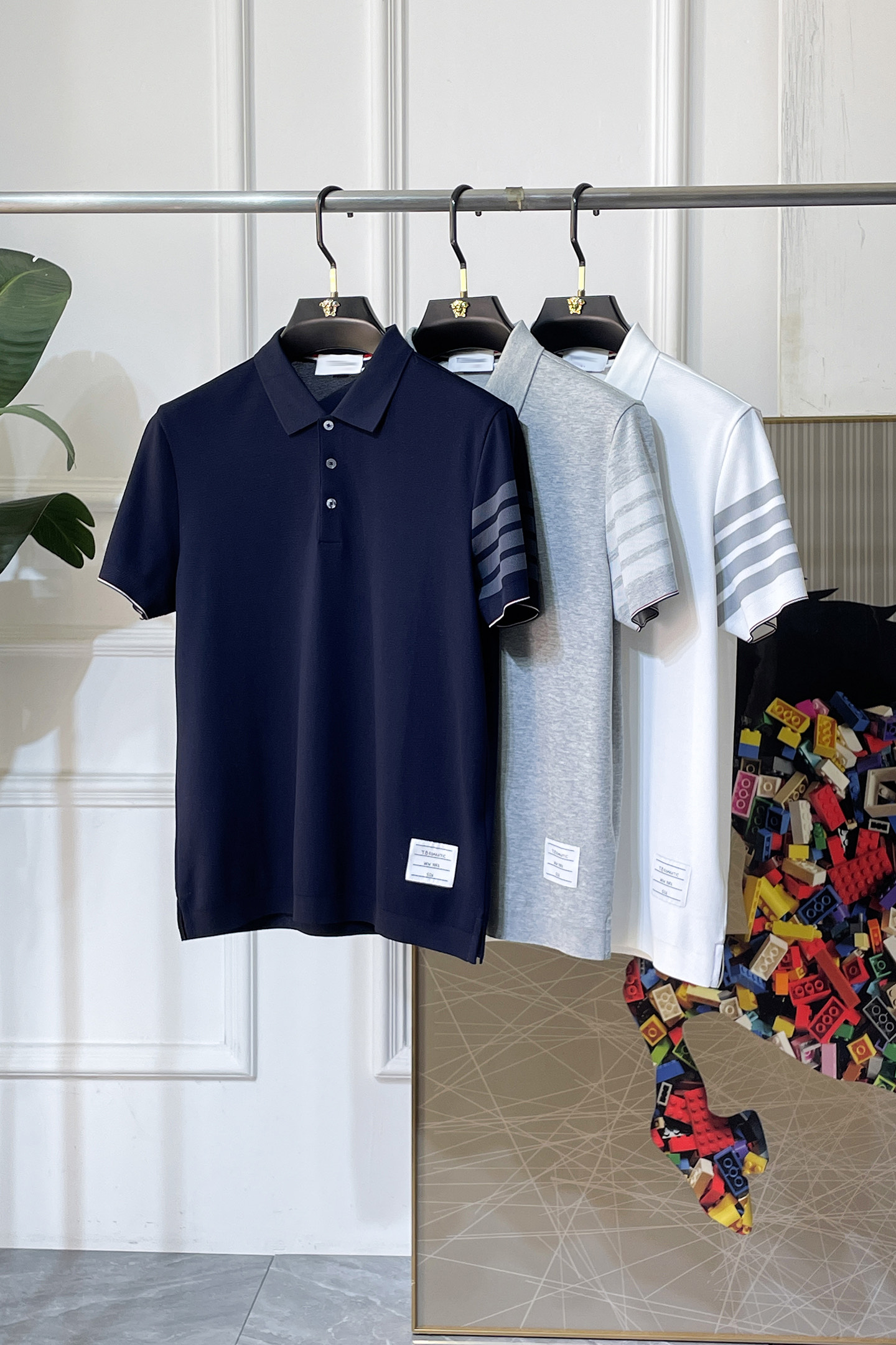 NO:760660,TB - 2026ss new spring and summer new polo collar short-sleeved series for the Year of the Horse. Selected high-quality double mercerized pique cotton fabric, fashionable big-name element logo design, awesome upper body shape, fine, comfortable and breathable fabric, super good-looking and a must-have for fashionable men with any combination!  Sizes M-3XL can fit up to 200 pounds!  ,,T-shirt,19860909TB - 2026ss马年春夏新款polo领短袖系列.精选优质双丝光珠地棉面料,时尚大牌元素logo设计,上身版型超赞,面料细腻舒适透气,随意搭配都超级好看时尚型男必备款哦！尺码M-3XL 最大可穿200斤！,,T-shirt,,Men's clothing