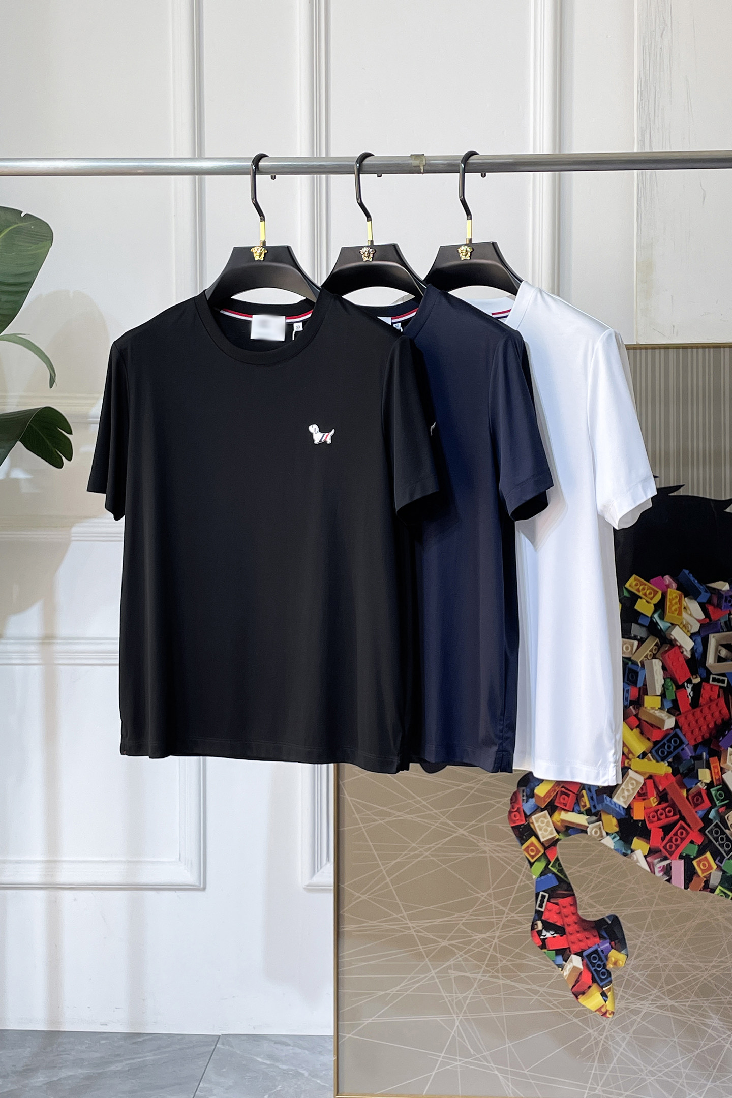 NO:829867,TB - 2026ss Spring and Summer high-quality short-sleeved T-shirt for the Year of the Horse, synchronized with the official website, high-end quality, customized top-grade mercerized cotton fabric, 1:1 production by top manufacturers, fashionable brand heavy craftsmanship logo design, soft and delicate feel, skin-friendly and comfortable to wear, versatile and casual, the upper body is very good, handsome, a must-have for trendy men, size M-3XL, can wear up to 200 pounds!  ,,T-shirt,tees,t-shirt,19860909TB - 2026ss马年贺岁款春夏精品短袖T恤 官网同步 高端品质 定制顶级丝光棉面料,顶级大厂1:1制作,时尚大牌重工艺logo设计,手感柔软细腻 穿着亲肤舒适 百搭休闲 上身非常赞 帅气 潮男必备品 尺码M-3XL 最大可穿200斤！,,T-shirt,tees，t-shirt,,Men's clothing