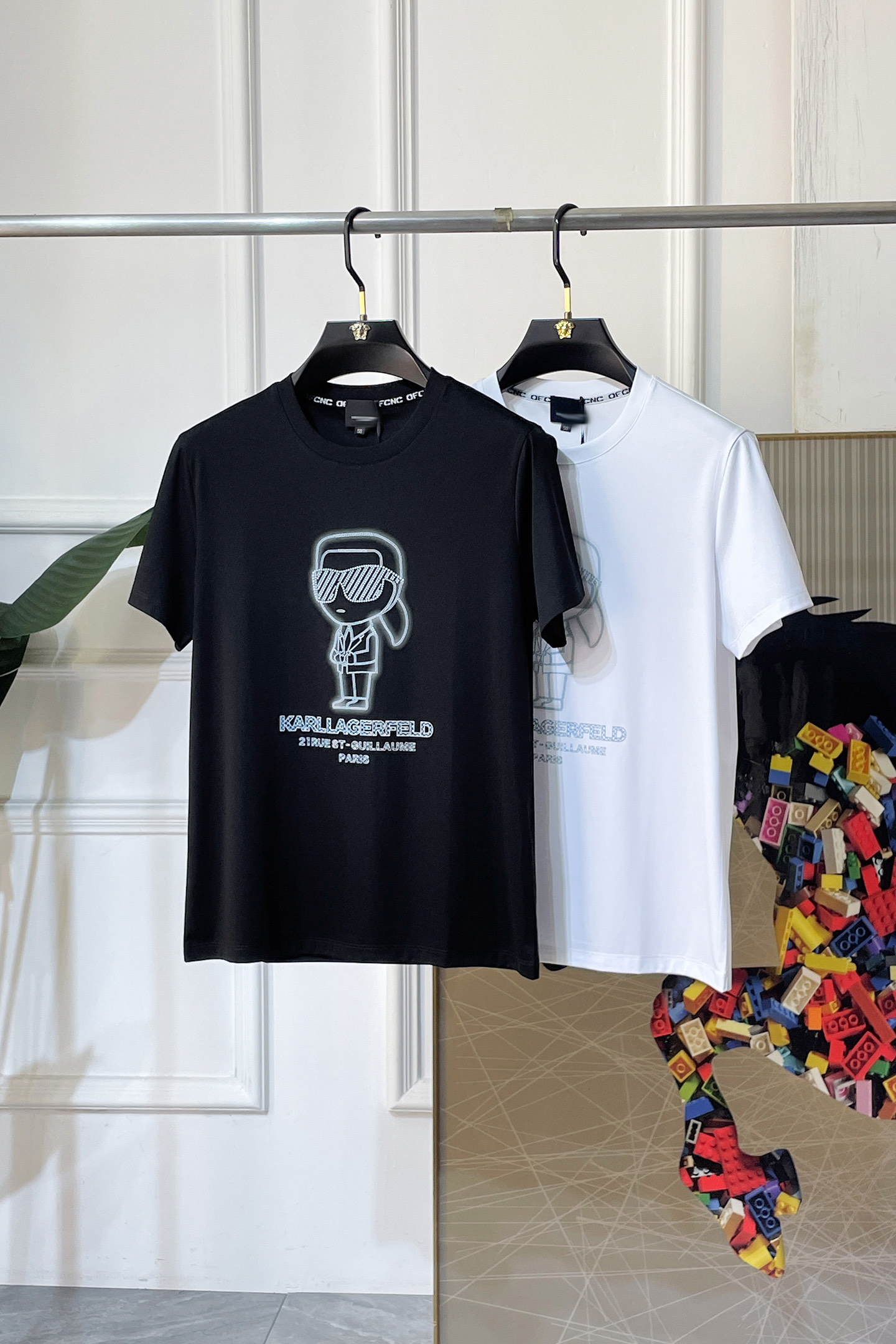 NO:757673,Fendi - 2026ss Spring and Summer high-quality short-sleeved T-shirt for the Year of the Horse, synchronized with the official website, high-end quality, customized top-grade mercerized cotton fabric, 1:1 production by top manufacturers, fashionable brand heavy craftsmanship logo design, soft and delicate feel, skin-friendly and comfortable to wear, versatile and casual, the upper body is very good, handsome, a must-have for trendy men, size M-3XL, can wear up to 200 pounds!  ,,fendi,T-shirt,tees,t-shirt,19860909芬迪 - 2026ss马年贺岁款春夏精品短袖T恤 官网同步 高端品质 定制顶级丝光棉面料,顶级大厂1:1制作,时尚大牌重工艺logo设计,手感柔软细腻 穿着亲肤舒适 百搭休闲 上身非常赞 帅气 潮男必备品 尺码M-3XL 最大可穿200斤！,,fendi,T-shirt,tees，t-shirt,,Men's clothing