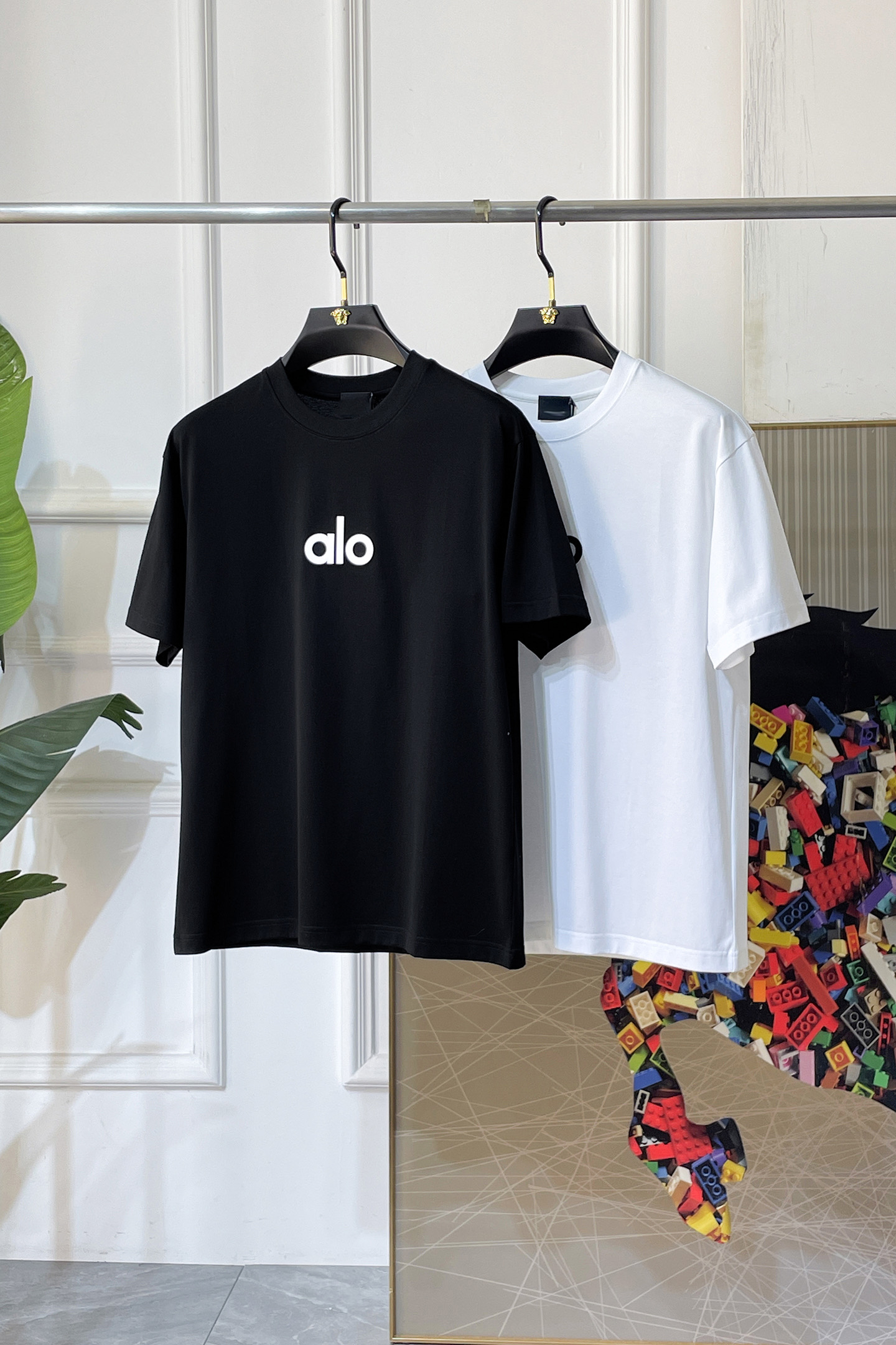 NO:760609,alo - 2026 Year of the Horse spring and summer new men's wide-edition short-sleeved T-shirt, urban casual style, a highly designed item, top-grade foreign merchants provide customized cotton fabrics, extremely comfortable and breathable, positive skin-friendly, subverting the comfort experience brought by traditional fabrics, exquisite craftsmanship and accessories. The brand LOGO pattern on the chest is made with unique craftsmanship, with strong style. Original tailoring, meticulous detail processing better highlights its quality. Loose size M-3XL  Can wear up to 220 pounds!  ,,T-shirt,tees,t-shirt,19860909alo - 2026马年春夏新款男士阔版短袖T恤,都市休闲风格,极具设计感的一款单品,顶级外商客供定制棉面料,上手极微舒适透气,亲肤性积极,颠覆传统面料所带来的舒适体验,工艺辅料考究.胸前品牌LOGO图案以独特工艺制作而成,风格性极强.原版剪裁,一丝不苟细节处理更佳彰显其品质.宽松尺码M-3XL 最大可穿220斤！,,T-shirt,tees，t-shirt,,Men's clothing