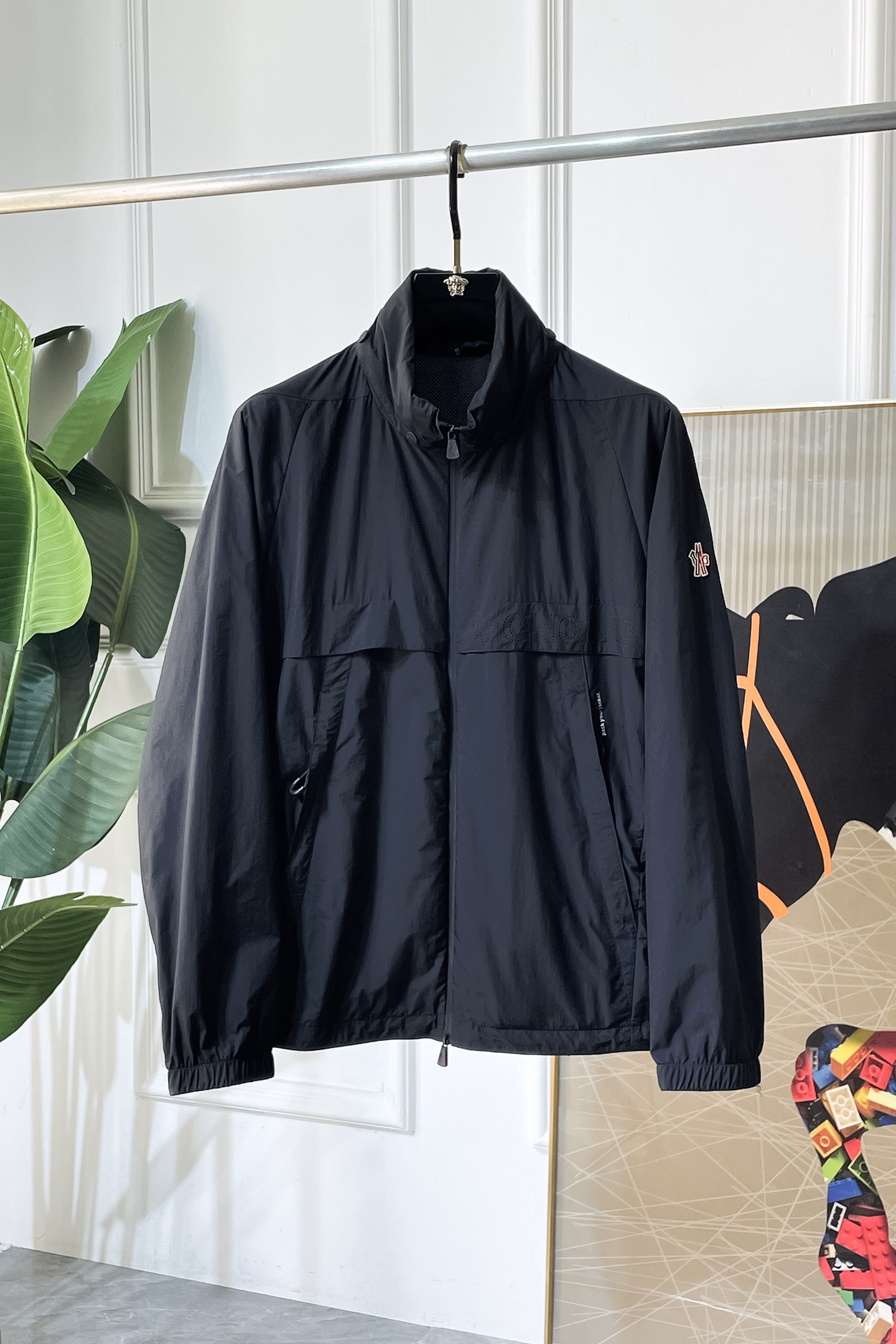 NO:757848,High version!  Mengkou - 2026ss Spring Spring Jacket for the Year of the Horse, customized with high-quality polyester fiber fabric!  Logo design with top fashion big-name elements, complete with three standards!  Original hardware accessories, smooth lines, exquisite craftsmanship, awesome upper body shape, comfortable fabrics, windproof and warm, it is very fashionable, handsome and a must-have for casual and fashionable men with any combination!  Sizes M-3XL can fit up to 190 pounds!  ,,Moncler,jackets & coats,jackets & coats,19860909高版本！蒙口 - 2026ss马年贺岁款春装夹克外套,定制高品质聚酯纤维面料！顶级时尚大牌元素logo设计,三标齐全！原版五金辅料,线条流畅,工艺精致,上身版型超赞,面料舒适,挡风保暖,随意搭配都非常时尚帅气休闲时尚男仕必备款哦！尺码M-3XL 最大穿190斤！,,Moncler,jackets & coats,jackets & coats,,Men's clothing