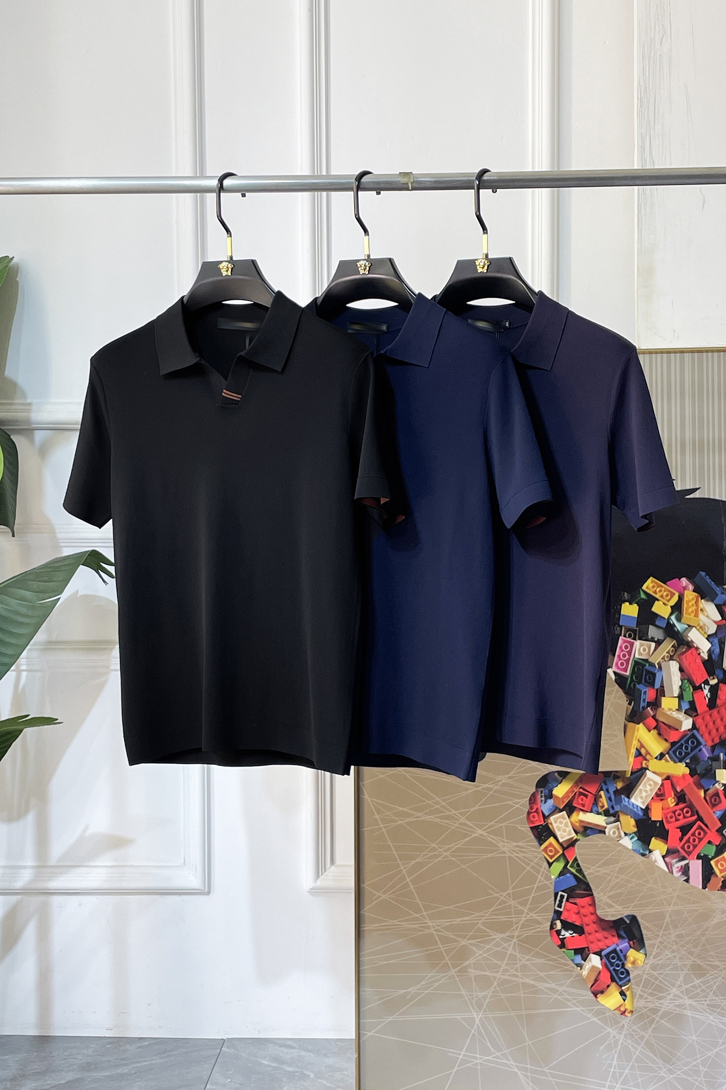 NO:757693,Zegna - 2026ss Year of the Horse Spring and Summer's latest hot style high-quality knitted short-sleeved T-shirt, customized imported soft Yilite fabric, embellished with fashionable big-name element logos, breathable fabric, delicate and soft texture, cool and smooth against the body. Moisture-wicking, simple and elegant yet fashionable, three-dimensional tailoring, super stylish upper body!  A must-have for fashionistas. Available in sizes M-3XL, with a maximum wearable size!  ,,zegna,T-shirt,tees,t-shirt,19860909杰尼娅 - 2026ss马年春夏最新大爆款精品针织短袖T恤,定制进口轻柔伊力特面料,时尚大牌元素logo点缀,会呼吸的面料,质感细腻柔软,贴身冰爽顺滑.吸湿排汗,简约大方又不失时尚,版型立体裁剪,上身超有型！时尚潮人必备款 尺码M-3XL 最大可穿可穿斤！,,zegna,T-shirt,tees，t-shirt,,Men's clothing