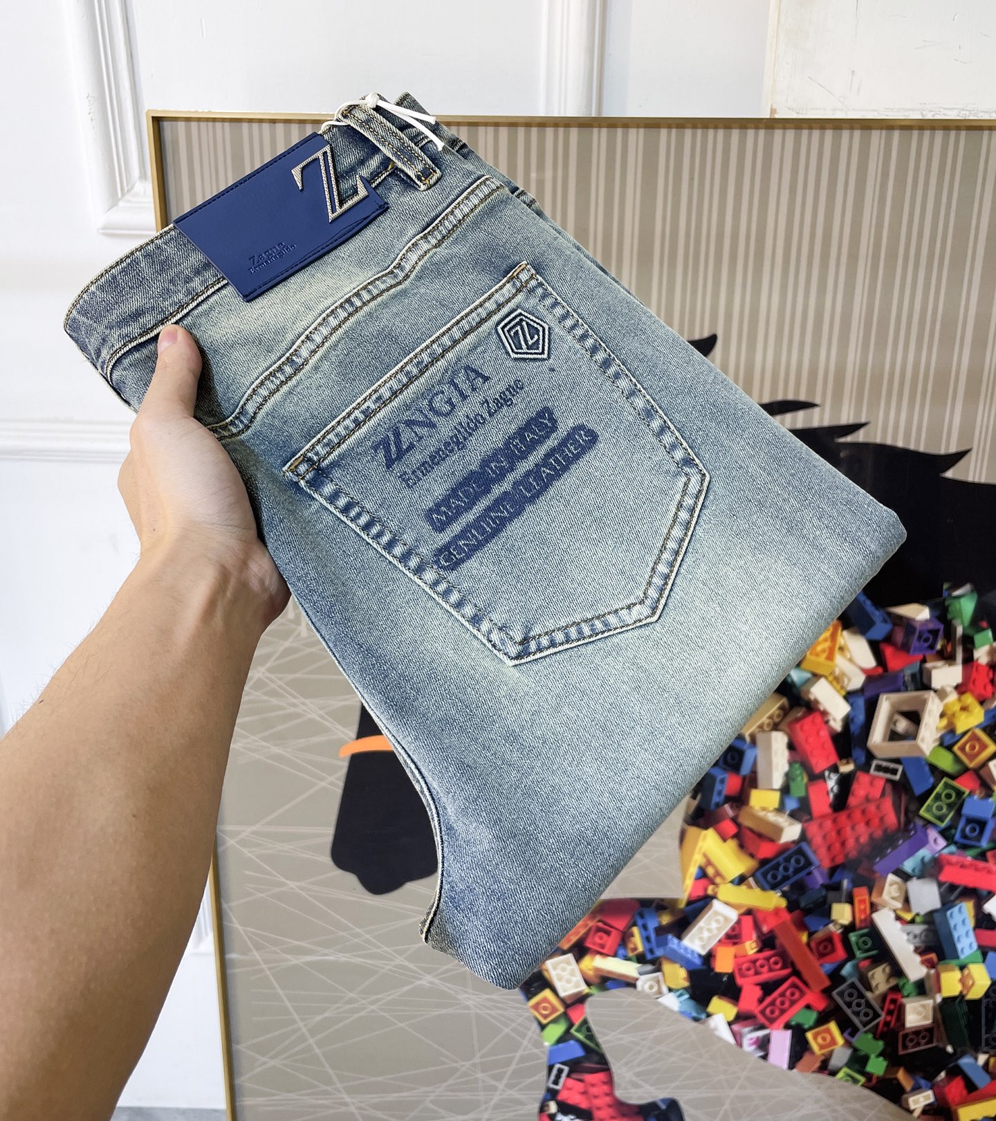 NO:757772,Zegna - 2026ss hot spring and summer jeans for the Year of the Horse. Original 1:1 production, the perfect choice for daily essentials, simple and elegant, fashionable and stylish, customized imported denim fabric, heavy washing process, complex workmanship and exquisite craftsmanship. Easily cater to the needs of the four seasons, soft and elastic to the touch, smooth and neat, original accessories and hardware, comfortable upper body, very easy to wear and durable, size 29-38,,zegna,jeans,19860909杰尼娅 - 2026ss马年春夏大爆款牛仔裤.原单1:1制作,日常必备的完美之选,简单大气亦时尚有型,定制进口丹宁面料 ,重工洗水工艺,做工复杂工艺精湛.轻松迎合四季需要,手感柔软带弹力,流畅利落,原版辅料五金,上身舒适非常易搭耐看码数29-38,,zegna,jeans,,Men's clothing