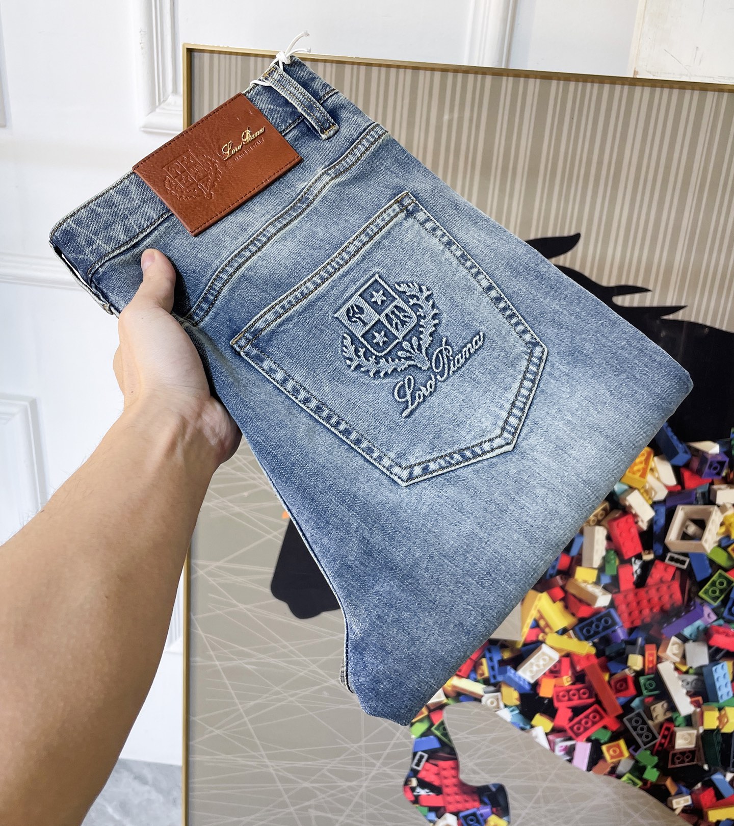 NO:757780,LP Noyo - 2026ss hot spring and summer jeans for the Year of the Horse. Made from original 1:1, perfect for daily use, simple and stylish, custom imported denim fabric, heavy washing process, complex workmanship and exquisite craftsmanship. Easily cater to the needs of the four seasons, soft and elastic to the touch, smooth and neat, original accessories and hardware, comfortable upper body, very easy to wear and durable, size 29-38, loro piana, jeans,19860909LP诺悠 - 2026ss马年春夏大爆款牛仔裤.原单1:1制作,日常必备的完美之选,简单大气亦时尚有型,定制进口丹宁面料 ,重工洗水工艺,做工复杂工艺精湛.轻松迎合四季需要,手感柔软带弹力,流畅利落,原版辅料五金,上身舒适非常易搭耐看码数29-38,,loro piana,jeans,,Men's clothing