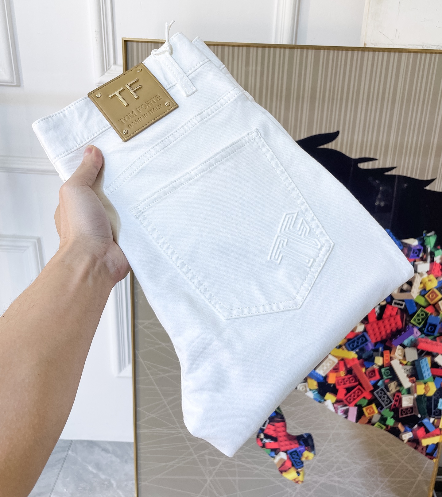 NO:757722,TF - 2026ss spring and summer hot-selling jeans for the Year of the Horse. Made from the original 1:1, the perfect choice for daily necessities, simple and elegant, fashionable and stylish, customized imported denim fabric, heavy washing process, complex workmanship and exquisite craftsmanship. Easily cater to the needs of the four seasons, soft and elastic to the touch, smooth and neat, original accessories and hardware, comfortable upper body, very easy to wear and durable, size 29-38,, tom ford, jeans,19860909TF - 2026ss马年春夏大爆款牛仔裤.原单1:1制作,日常必备的完美之选,简单大气亦时尚有型,定制进口丹宁面料 ,重工洗水工艺,做工复杂工艺精湛.轻松迎合四季需要,手感柔软带弹力,流畅利落,原版辅料五金,上身舒适非常易搭耐看码数29-38,,tom ford,jeans,,Men's clothing