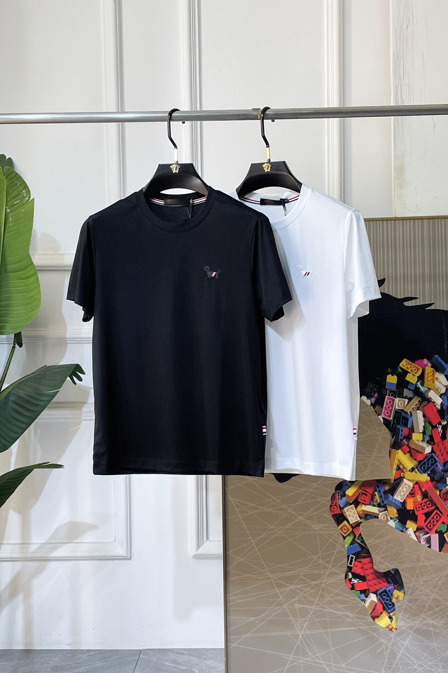 NO:760760,TB - 2026ss Spring and Summer high-quality short-sleeved T-shirt for the Year of the Horse, synchronized with the official website, high-end quality, customized top-grade mercerized cotton fabric, 1:1 production by top manufacturers, fashionable brand heavy craftsmanship logo design, soft and delicate feel, skin-friendly and comfortable to wear, versatile and casual, the upper body is very good, handsome, a must-have for trendy men, size M-3XL, can wear up to 200 pounds!  ,,T-shirt,tees,t-shirt,19860909TB - 2026ss马年贺岁款春夏精品短袖T恤 官网同步 高端品质 定制顶级丝光棉面料,顶级大厂1:1制作,时尚大牌重工艺logo设计,手感柔软细腻 穿着亲肤舒适 百搭休闲 上身非常赞 帅气 潮男必备品 尺码M-3XL 最大可穿200斤！,,T-shirt,tees，t-shirt,,Men's clothing