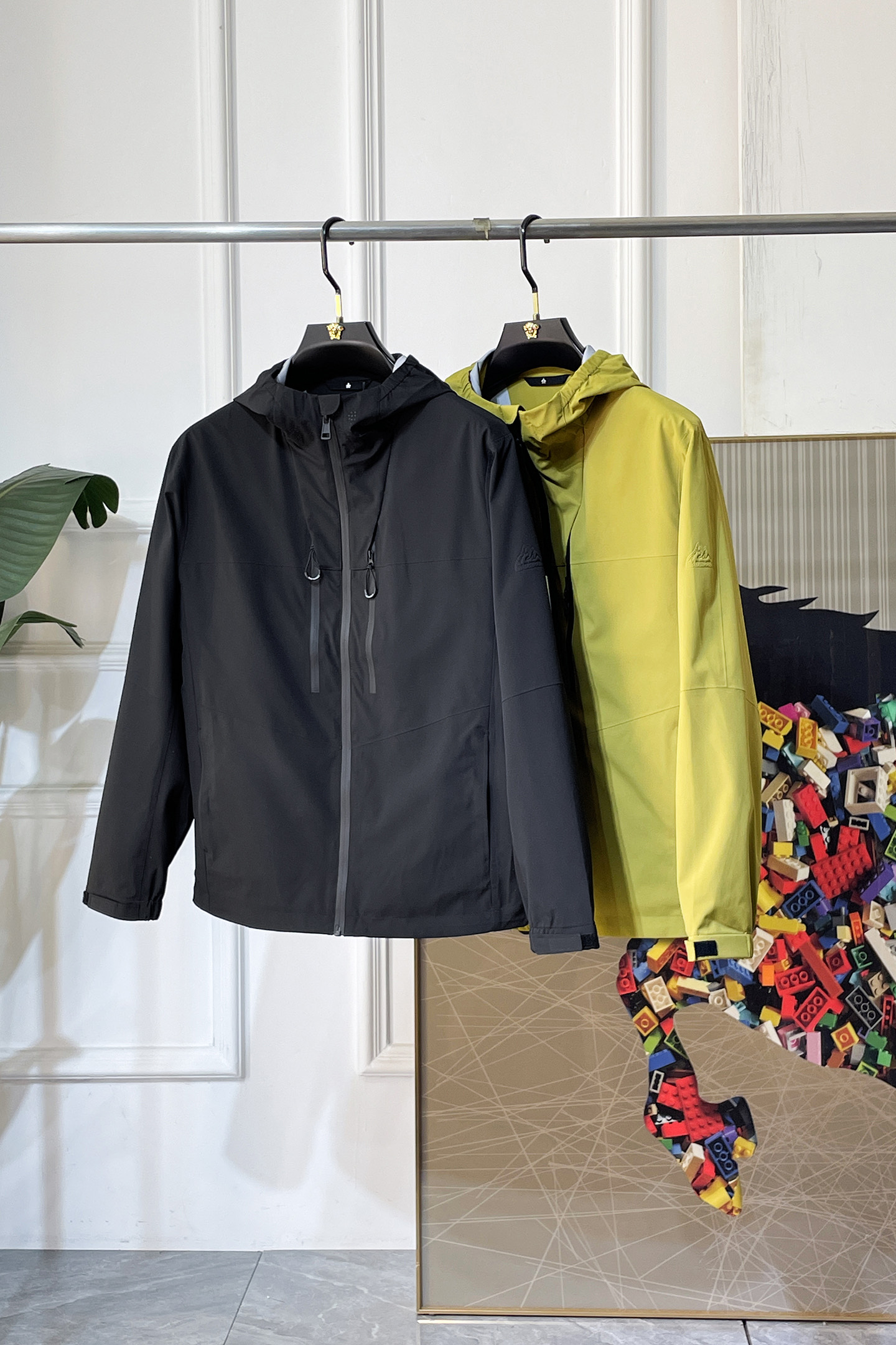 NO:760696,Mengkou - 2026ss Spring Spring Jacket for the Year of the Horse, customized with high-quality polyester fiber fabric!  Logo design with top fashion big-name elements, complete with three standards!  Original hardware accessories, smooth lines, exquisite craftsmanship, awesome upper body shape, comfortable fabrics, windproof and warm, it is very fashionable, handsome and a must-have for casual and fashionable men with any combination!  Sizes M-3XL can fit up to 190 pounds!  ,,Moncler,jackets & coats,jackets & coats,19860909蒙口 - 2026ss马年贺岁款春装夹克外套,定制高品质聚酯纤维面料！顶级时尚大牌元素logo设计,三标齐全！原版五金辅料,线条流畅,工艺精致,上身版型超赞,面料舒适,挡风保暖,随意搭配都非常时尚帅气休闲时尚男仕必备款哦！尺码M-3XL 最大穿190斤！,,Moncler,jackets & coats,jackets & coats,,Men's clothing