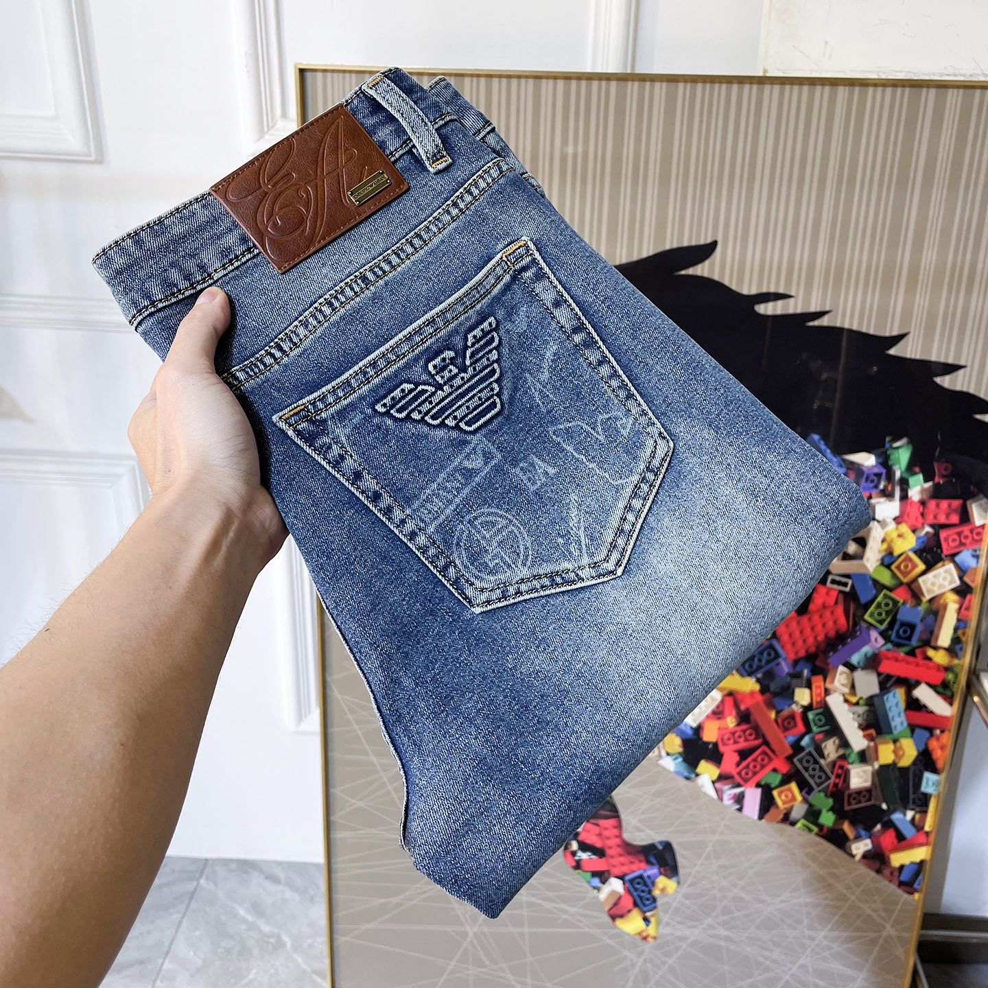 NO:760732,Armani - 2026ss hot spring and summer jeans for the Year of the Horse. Original 1:1 production, a perfect choice for daily necessities, simple and elegant, fashionable and stylish, customized imported denim fabric, heavy washing process, complex workmanship and exquisite craftsmanship. Easily cater to the needs of the four seasons, soft and elastic to the touch, smooth and neat, original accessories and hardware, comfortable upper body, very easy to wear and durable, size 29-38,,armani,jeans,19860909阿玛尼 - 2026ss马年春夏大爆款牛仔裤.原单1:1制作,日常必备的完美之选,简单大气亦时尚有型,定制进口丹宁面料 ,重工洗水工艺,做工复杂工艺精湛.轻松迎合四季需要,手感柔软带弹力,流畅利落,原版辅料五金,上身舒适非常易搭耐看码数29-38,,armani,jeans,,Men's clothing