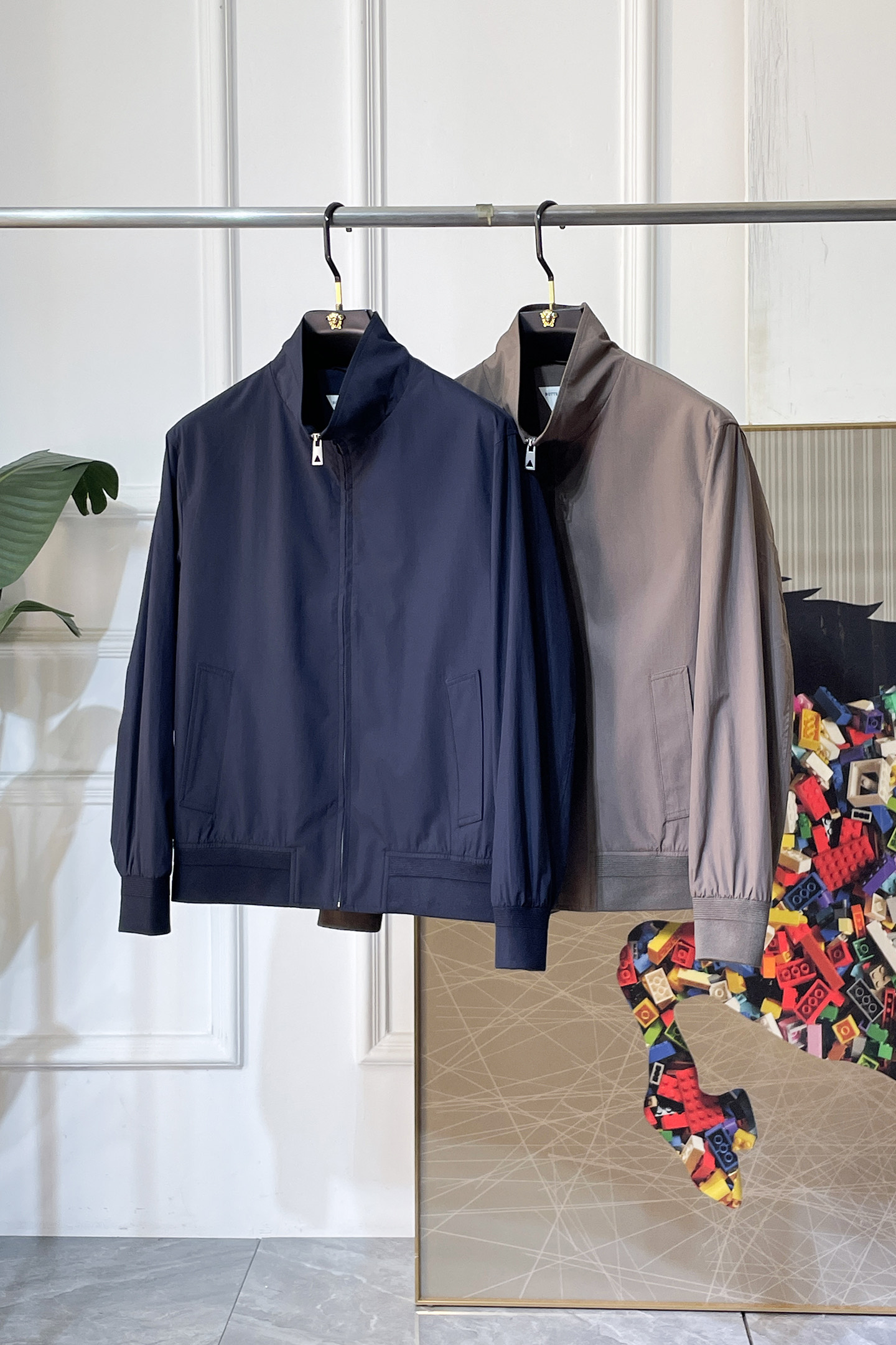 NO:760787,Bv - 2026ss Spring Spring Jacket for the Year of the Horse, customized with high-quality polyester fiber fabric!  Logo design with top fashion big-name elements, complete with three standards!  Original hardware accessories, smooth lines, exquisite craftsmanship, awesome upper body shape, comfortable fabrics, windproof and warm, it is very fashionable, handsome and a must-have for casual and fashionable men with any combination!  Sizes M-3XL can fit up to 190 pounds!  ,,bottega veneta,jackets & coats,jackets & coats,19860909Bv - 2026ss马年贺岁款春装夹克外套,定制高品质聚酯纤维面料！顶级时尚大牌元素logo设计,三标齐全！原版五金辅料,线条流畅,工艺精致,上身版型超赞,面料舒适,挡风保暖,随意搭配都非常时尚帅气休闲时尚男仕必备款哦！尺码M-3XL 最大穿190斤！,,bottega veneta,jackets & coats,jackets & coats,,Men's clothing