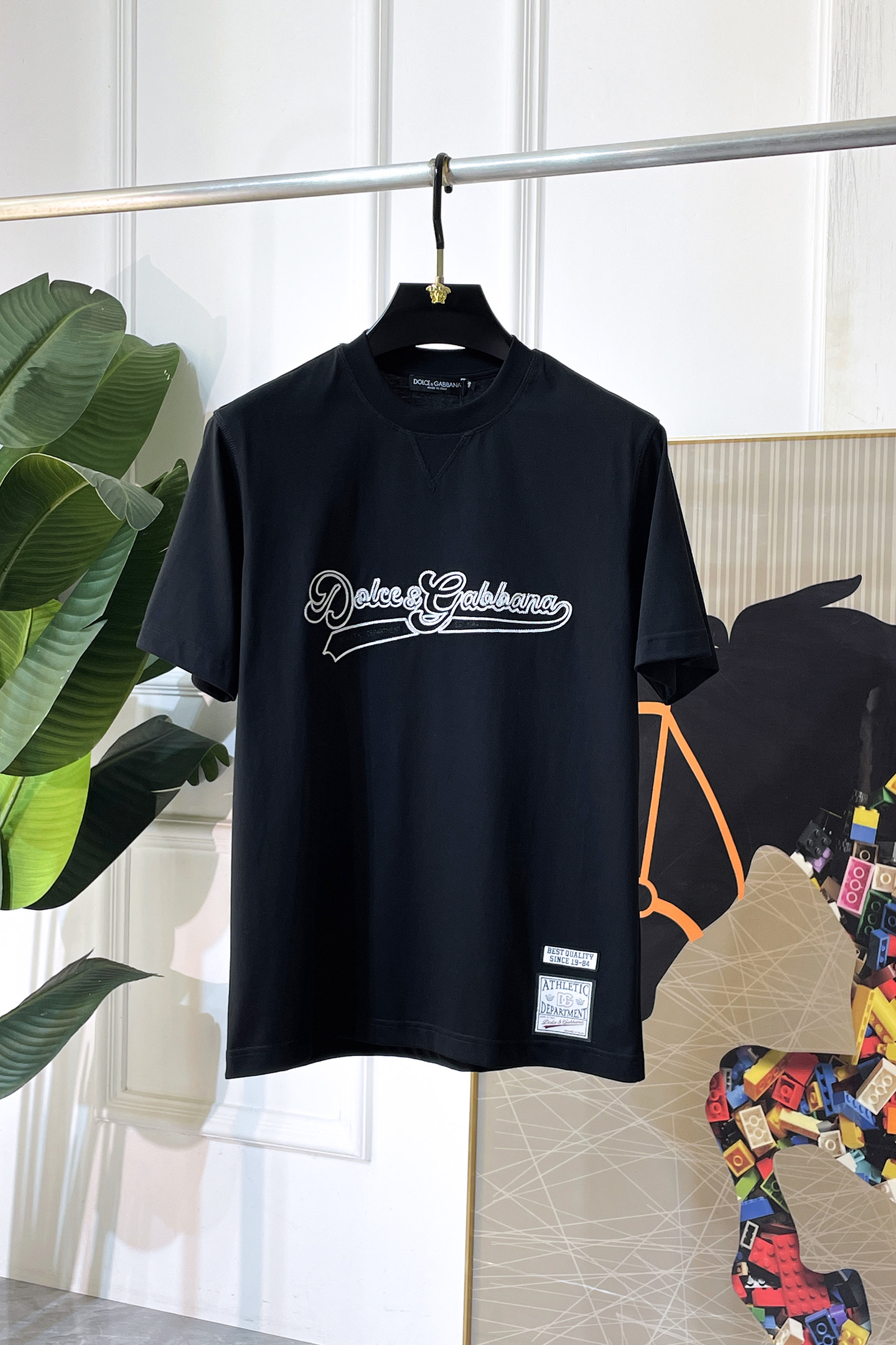 NO:774158,DG- 2026ss spring and summer boutique short-sleeved T-shirt, official website synchronization, high-end quality, customized top pure fabric, 1:1 production by top manufacturers, fashionable brand heavy craftsmanship logo design, soft and delicate feel, skin-friendly and comfortable to wear, versatile and casual, great upper body, handsome, a must-have for trendy men, size 44-54, can wear 120-210 pounds!  ,,T-shirt,tees,t-shirt,19860909DG- 2026ss春夏精品短袖T恤 官网同步 高端品质 定制顶级纯面料,顶级大厂1:1制作,时尚大牌重工艺logo设计,手感柔软细腻 穿着亲肤舒适 百搭休闲 上身非常赞 帅气 潮男必备品 尺码44-54 可穿120-210斤！,,T-shirt,tees，t-shirt,,Men's clothing