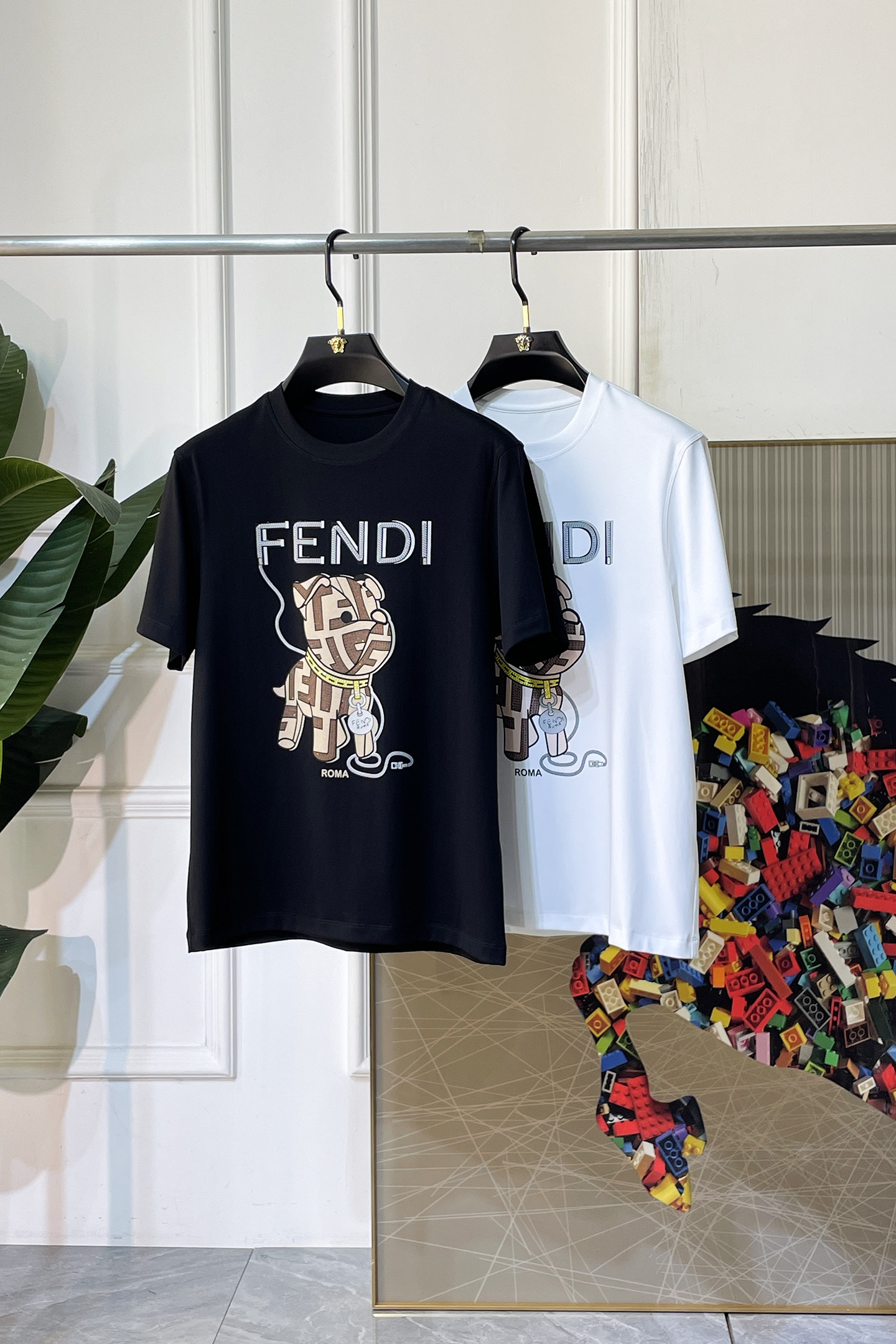 NO:838328,Fendi - 2026ss Spring and Summer high-quality short-sleeved T-shirt for the Year of the Horse. Official website synchronized. High-end quality. Customized top-grade mercerized cotton fabric, 1:1 production by top manufacturers, fashionable brand heavy craftsmanship logo design, soft and delicate feel. Skin-friendly and comfortable to wear. Versatile and casual. The upper body is very good. Handsome. A must-have for trendy men. Sizes M-3XL. Can wear up to 200 pounds!  ,,fendi,T-shirt,tees,t-shirt,19860909芬迪- 2026ss马年贺岁款春夏精品短袖T恤 官网同步 高端品质 定制顶级丝光棉面料,顶级大厂1:1制作,时尚大牌重工艺logo设计,手感柔软细腻 穿着亲肤舒适 百搭休闲 上身非常赞 帅气 潮男必备品 尺码M-3XL 最大可穿200斤！,,fendi,T-shirt,tees，t-shirt,,Men's clothing