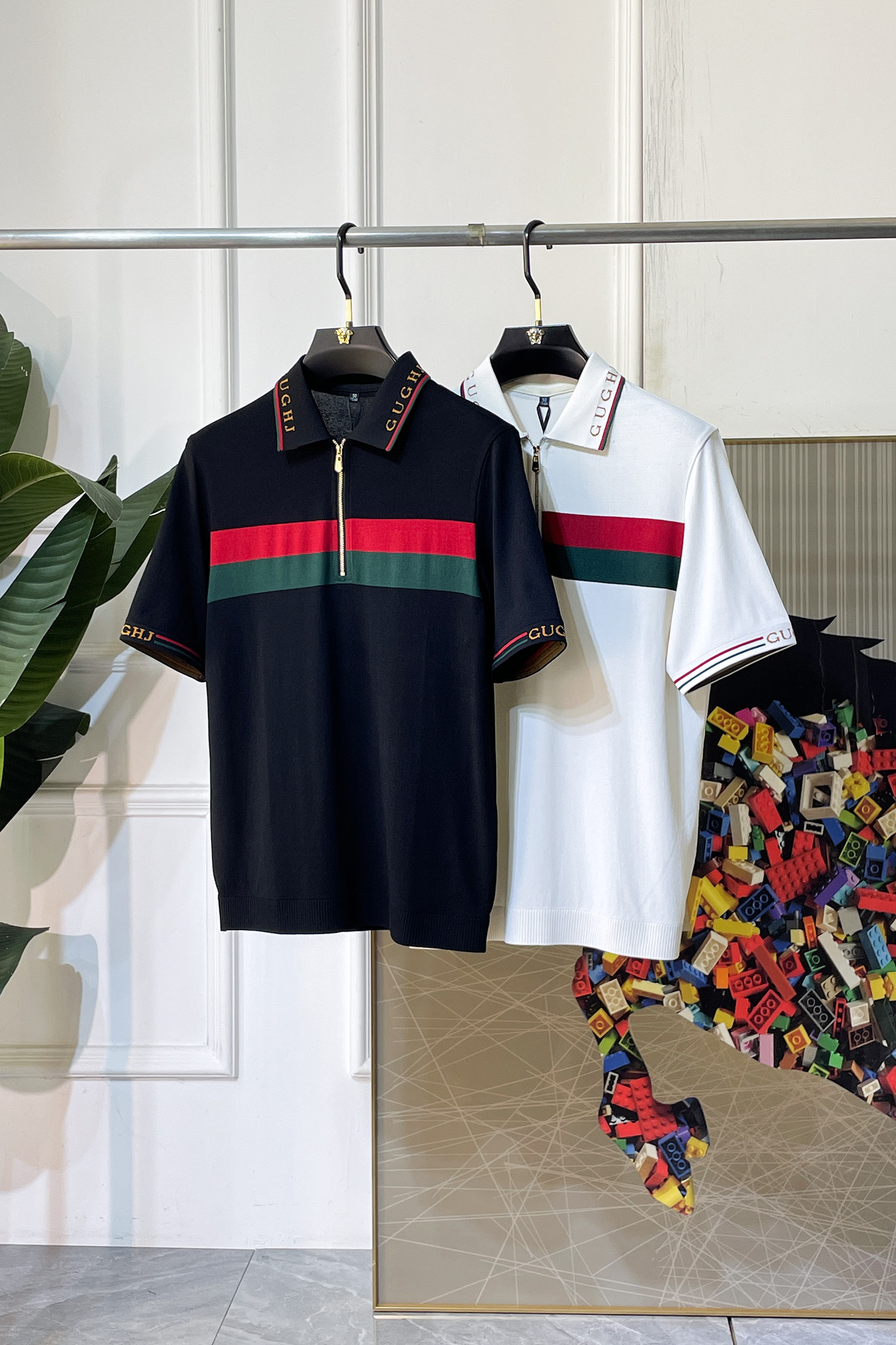 NO:774168,Gucci - 2026ss new spring and summer short-sleeved polo series. Selected high-quality high-grade cotton fabrics, fashionable big-name element logo design, awesome upper body shape, fine, comfortable and breathable fabrics, super good-looking and a must-have for fashionable men with any combination!  Size M-3XL (model 178/145 pounds upper body L size),, T-shirt,19860909古奇 - 2026ss年春夏新款短袖polo系列.精选优质高级棉面料,时尚大牌元素logo设计,上身版型超赞,面料细腻舒适透气,随意搭配都超级好看时尚型男必备款哦！尺码M-3XL (模特178/145斤上身L码),,T-shirt,,Men's clothing