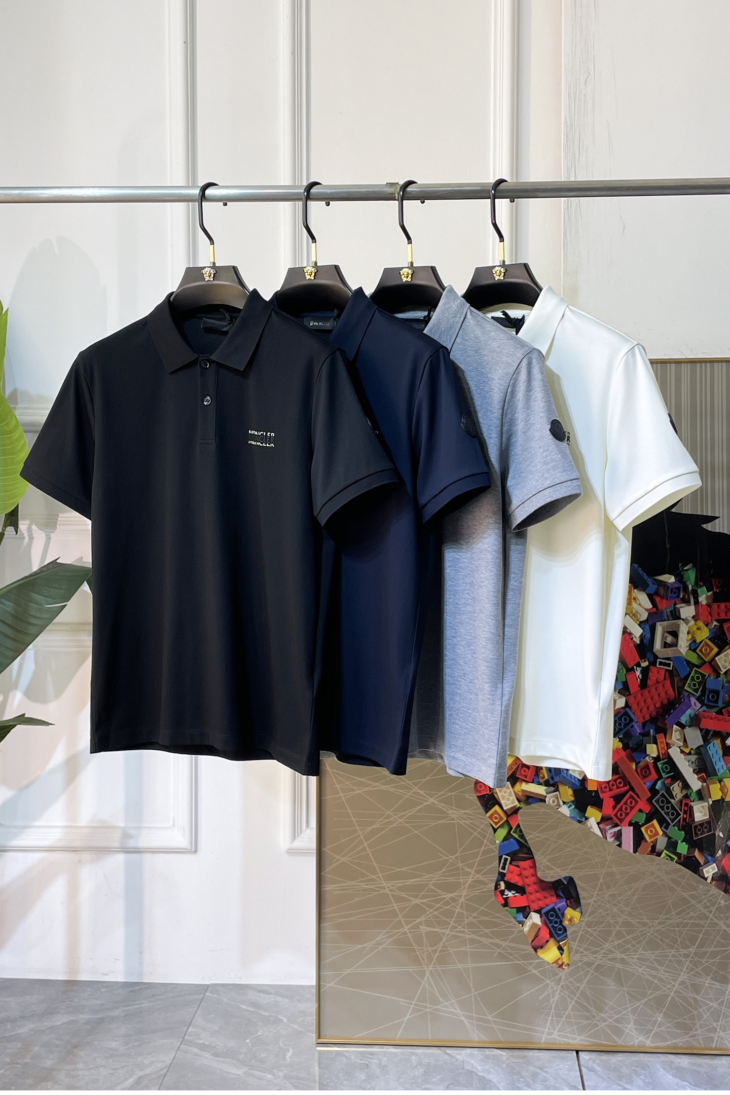 NO:774165,Mouth cover - 2026ss Year of the Horse spring and summer new polo collar short-sleeved series. Selected high-quality double mercerized pique cotton fabric, fashionable big-name element logo design, awesome upper body shape, fine, comfortable and breathable fabric, super good-looking and a must-have for fashionable men with any combination!  Size M-3XL, maximum weight can be worn!  ,,Moncler,T-shirt,19860909蒙口 - 2026ss马年春夏新款polo领短袖系列.精选优质双丝光珠地棉面料,时尚大牌元素logo设计,上身版型超赞,面料细腻舒适透气,随意搭配都超级好看时尚型男必备款哦！尺码M-3XL 最大可穿斤！,,Moncler,T-shirt,,Men's clothing