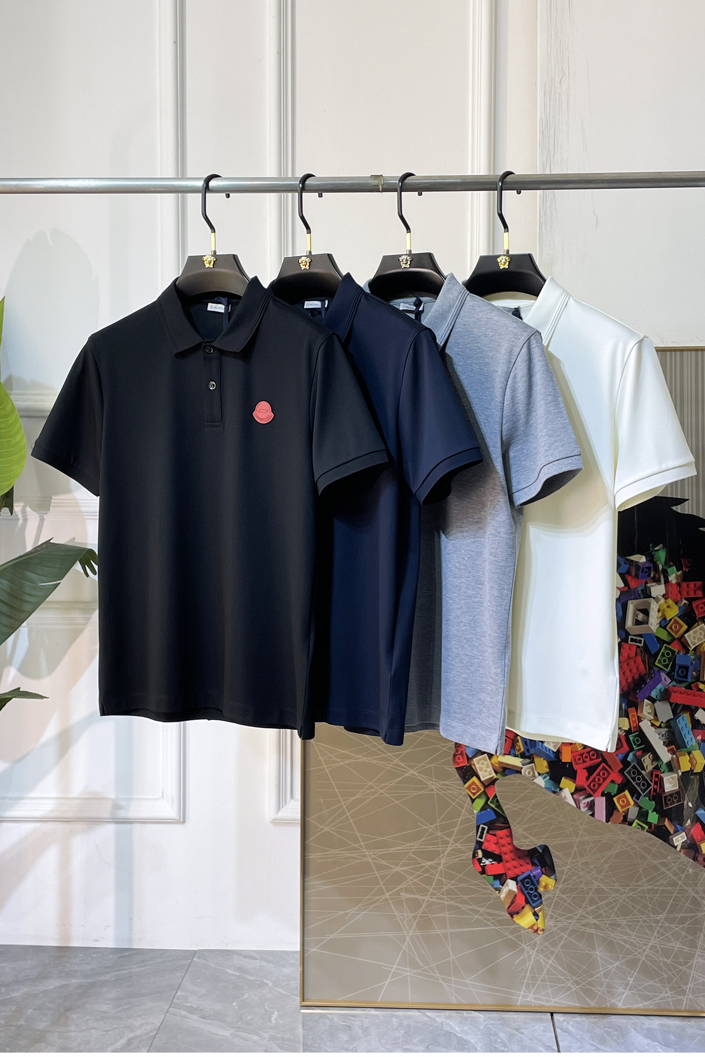 NO:774196,Mouth cover - 2026ss Year of the Horse spring and summer new polo collar short-sleeved series. Selected high-quality double mercerized pique cotton fabric, fashionable big-name element logo design, awesome upper body shape, fine, comfortable and breathable fabric, super good-looking and a must-have for fashionable men with any combination!  Size M-3XL, maximum weight can be worn!  ,,Moncler,T-shirt,19860909蒙口 - 2026ss马年春夏新款polo领短袖系列.精选优质双丝光珠地棉面料,时尚大牌元素logo设计,上身版型超赞,面料细腻舒适透气,随意搭配都超级好看时尚型男必备款哦！尺码M-3XL 最大可穿斤！,,Moncler,T-shirt,,Men's clothing