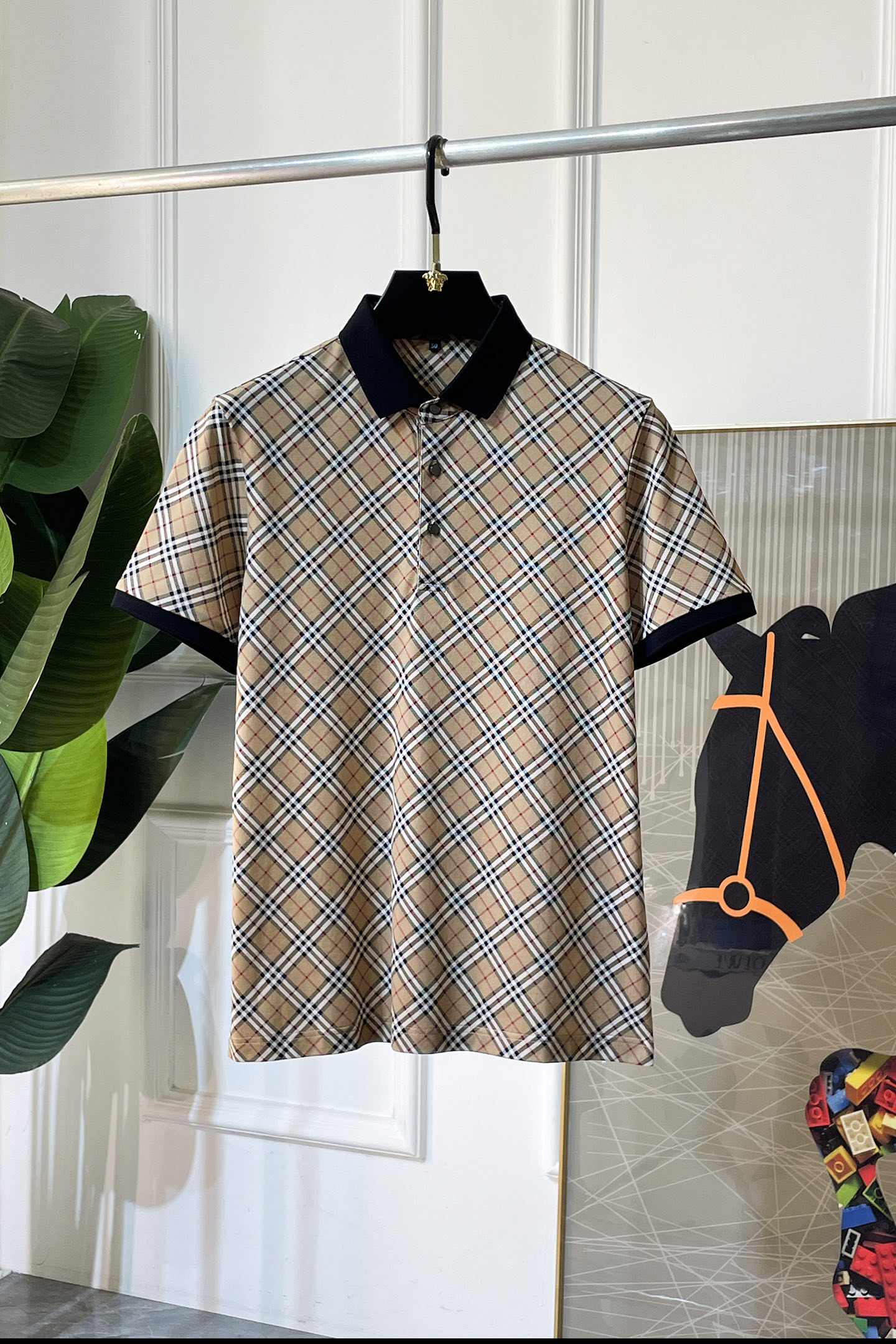 NO:846139,Burberry - 2026ss New Year of the Horse spring and summer new polo collar short-sleeved series. Selected high-quality double mercerized pique cotton fabrics, fashionable big-name element logo design, awesome upper body shape, fine, comfortable and breathable fabrics, super good-looking and a must-have for fashionable men with any combination!  Sizes M-3XL can fit up to 200 pounds!  ,,burberry,T-shirt,19860909巴宝莉 - 2026ss马年春夏新款polo领短袖系列.精选优质双丝光珠地棉面料,时尚大牌元素logo设计,上身版型超赞,面料细腻舒适透气,随意搭配都超级好看时尚型男必备款哦！尺码M-3XL 最大可穿200斤！,,burberry,T-shirt,,Men's clothing