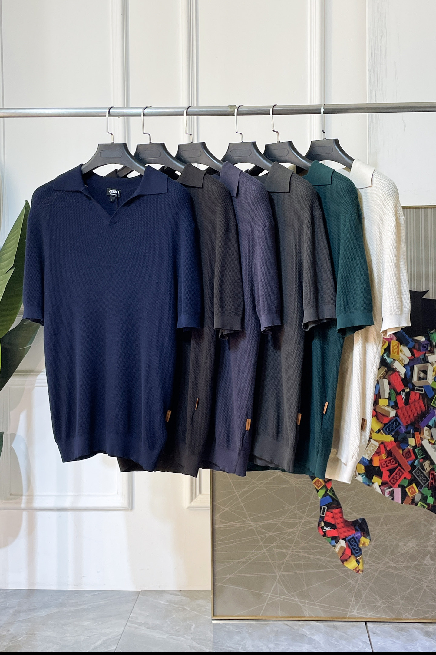 NO:832345,Zegna - 2026ss Year of the Horse Spring and Summer's latest hot style high-quality knitted short-sleeved T-shirt, customized imported soft Yilite fabric, embellished with fashionable big-name element logos, breathable fabric, delicate and soft texture, cool and smooth against the body. Moisture-wicking, simple and elegant yet fashionable, three-dimensional tailoring, super stylish upper body!  A must-have for fashionistas. Available in sizes M-4XL, with a maximum wearable size!  ,,zegna,T-shirt,tees,t-shirt,19860909杰尼娅 - 2026ss马年春夏最新大爆款精品针织短袖T恤,定制进口轻柔伊力特面料,时尚大牌元素logo点缀,会呼吸的面料,质感细腻柔软,贴身冰爽顺滑.吸湿排汗,简约大方又不失时尚,版型立体裁剪,上身超有型！时尚潮人必备款 尺码M-4XL 最大可穿可穿斤！,,zegna,T-shirt,tees，t-shirt,,Men's clothing