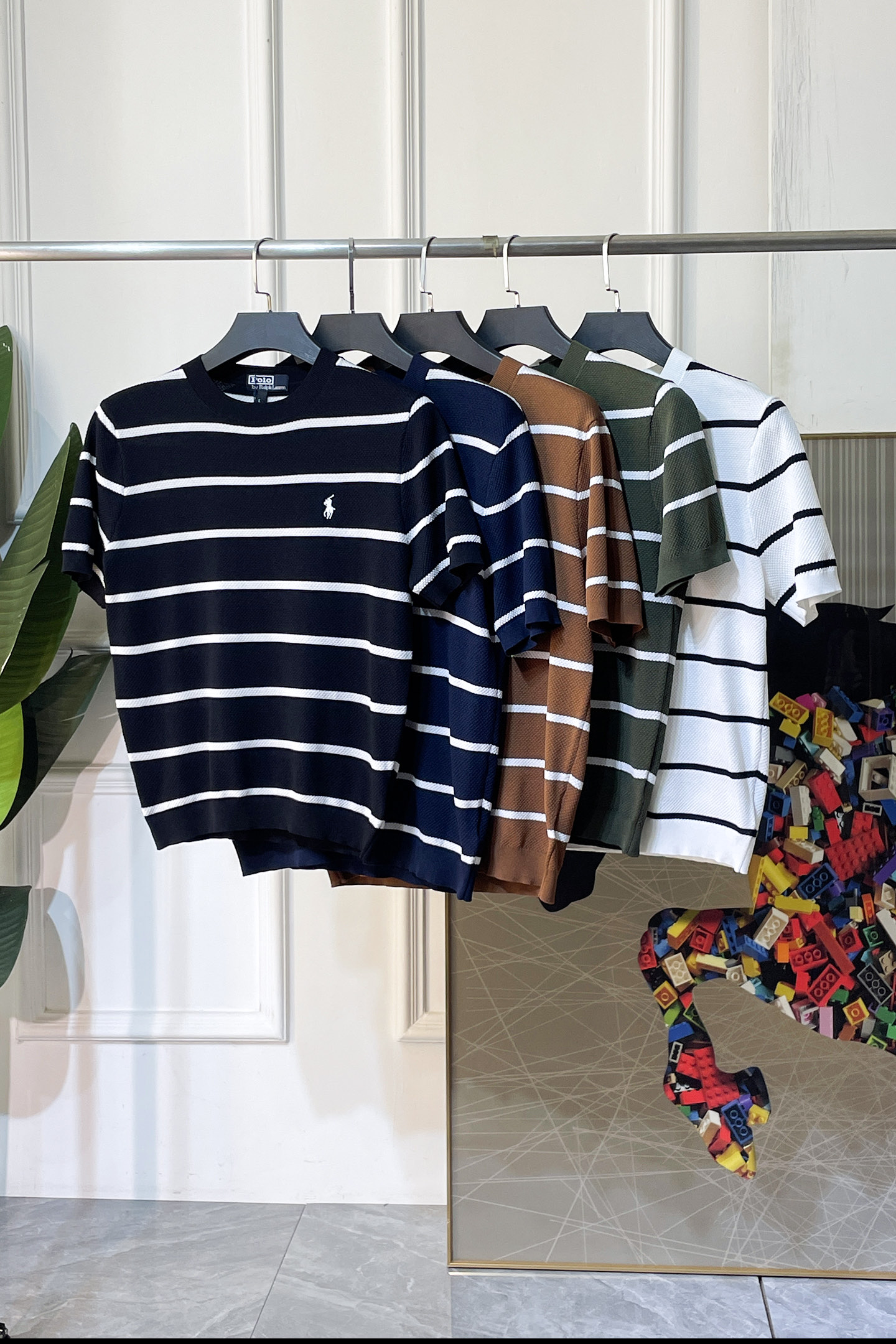 NO:776694,Paul - 2026ss Year of the Horse Spring and Summer's latest popular high-quality knitted short-sleeved T-shirt, made of customized imported soft Yilite fabric, embellished with fashionable big-name element logos, breathable fabric, delicate and soft texture, cool and smooth against the body. Moisture-wicking, simple and generous yet fashionable, three-dimensional tailoring, super stylish upper body!  A must-have for fashionistas. Available in sizes M-3XL, with a maximum wearable size!  ,,T-shirt,tees,t-shirt,19860909保罗 - 2026ss马年春夏最新大爆款精品针织短袖T恤,定制进口轻柔伊力特面料,时尚大牌元素logo点缀,会呼吸的面料,质感细腻柔软,贴身冰爽顺滑.吸湿排汗,简约大方又不失时尚,版型立体裁剪,上身超有型！时尚潮人必备款 尺码M-3XL 最大可穿可穿斤！,,T-shirt,tees，t-shirt,,Men's clothing