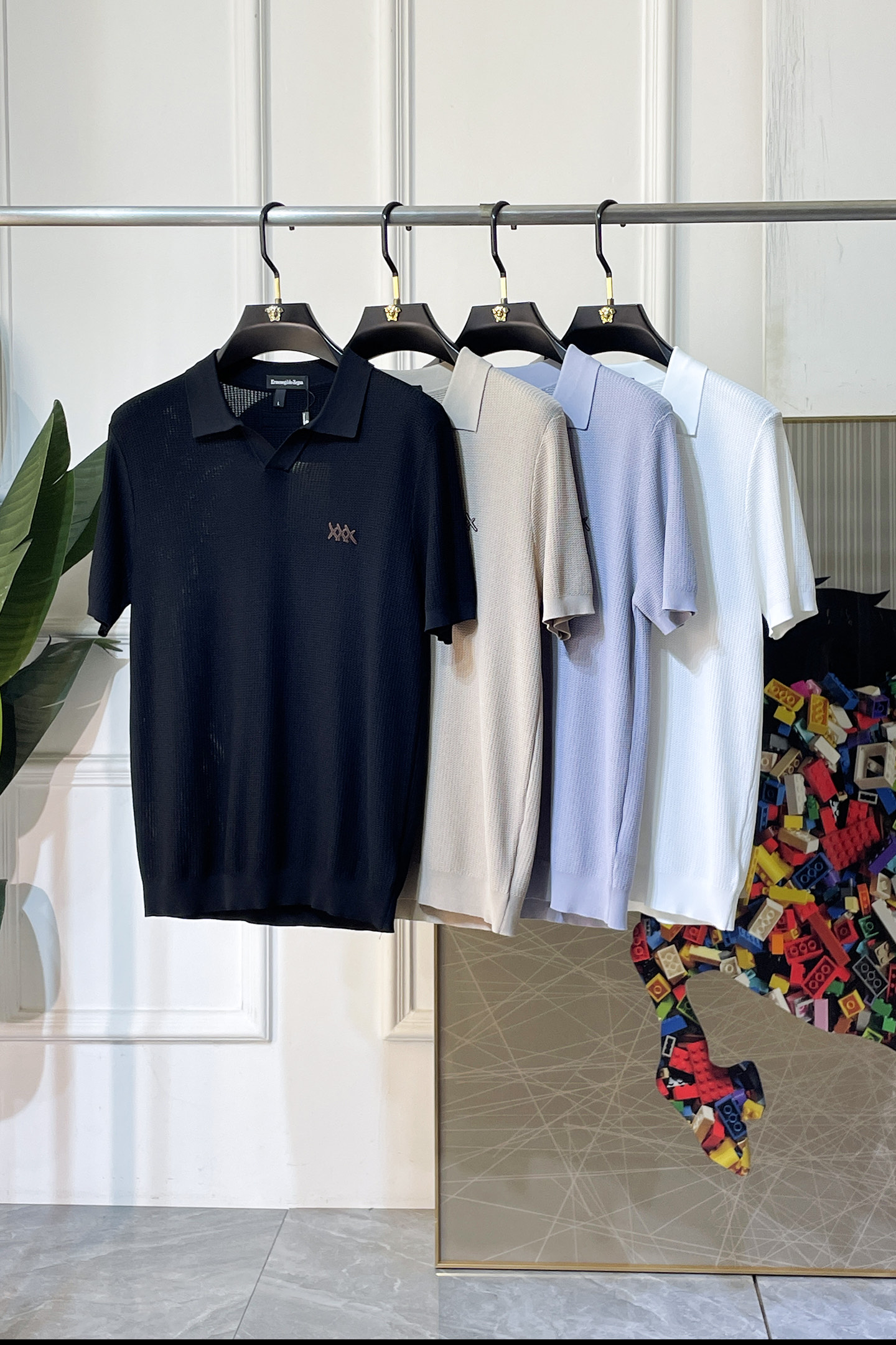 NO:849316,Zegna - 2026ss Year of the Horse Spring and Summer's latest hot style high-quality knitted short-sleeved T-shirt, customized imported soft Yilite fabric, embellished with fashionable big-name element logos, breathable fabric, delicate and soft texture, cool and smooth against the body. Moisture-wicking, simple and elegant yet fashionable, three-dimensional tailoring, super stylish upper body!  A must-have for fashionistas. Available in sizes M-4XL, with a maximum wearable size!  ,,zegna,T-shirt,tees,t-shirt,19860909杰尼娅 - 2026ss马年春夏最新大爆款精品针织短袖T恤,定制进口轻柔伊力特面料,时尚大牌元素logo点缀,会呼吸的面料,质感细腻柔软,贴身冰爽顺滑.吸湿排汗,简约大方又不失时尚,版型立体裁剪,上身超有型！时尚潮人必备款 尺码M-4XL 最大可穿可穿斤！,,zegna,T-shirt,tees，t-shirt,,Men's clothing