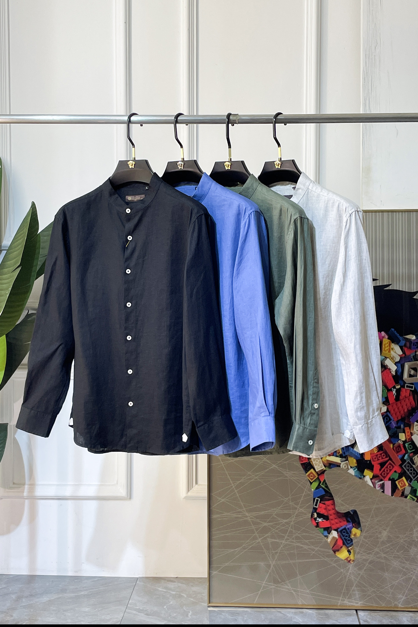 NO:829883,LP Noyo - 2026 Year of the Horse SS spring and summer fashion hot-selling high-quality linen short-sleeved shirts, goods from trading company channels, perfect condition, entry level, predictable hot-selling, advanced custom imported high-grade linen blended fabrics, master tailoring, invincible texture, excellent skin-friendly, very outstanding aesthetic design, exquisite craftsmanship, smooth lines, perfect match!  Easily upgrade your sense of fashion, with high recognition, great upper body effect, extremely sophisticated and rigorous workmanship, neat and meticulous wiring, it can be worn for business or daily leisure!  Counter size M-4XL,,loro piana,shirts,T-shirt,19860909LP诺悠 - 2026马年ss春夏时尚大爆款精品麻料短袖衬衫,贸易公司渠道货,品相完美如斯,属于入柜级别,可预见性的爆款,高级定制进口高级亚麻混纺面料,大师级剪裁,质感无敌,亲肤性极佳,非常出彩的美学设计,工艺精湛,线条流畅,完美搭配！轻松将时髦感进阶,有着高强辨识度,上身效果超赞,做工极为考究严谨,走线工整细致,商务抑或日常休闲均可搭配！专柜尺码 M-4XL,,loro piana,shirts,T-shirt,,Men's clothing