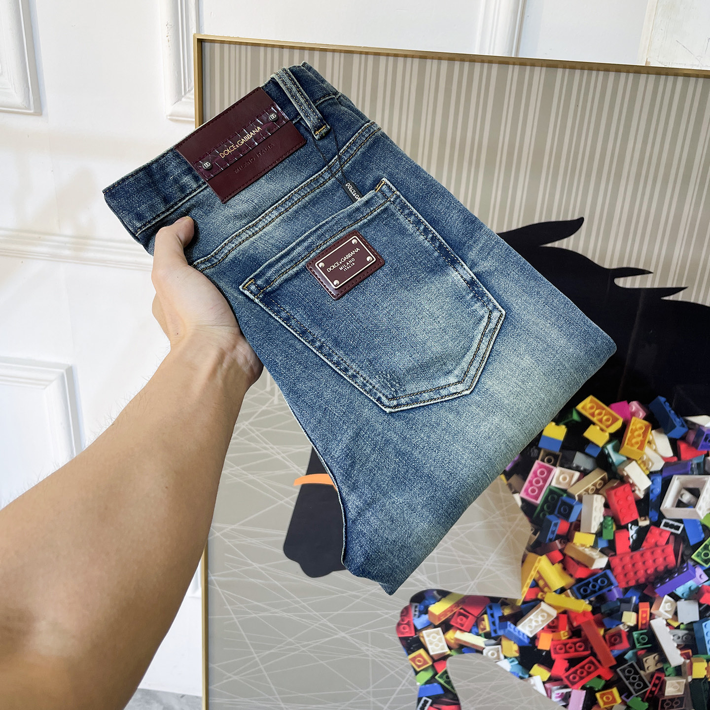 NO:776698,DG - 2026ss hot spring and summer jeans for the Year of the Horse. Made from original 1:1, perfect for daily necessities, simple and stylish, custom imported denim fabric, heavy washing process, complex workmanship and exquisite craftsmanship. Easily cater to the needs of the four seasons, soft and elastic to the touch, smooth and neat, original accessories and hardware, comfortable upper body, very easy to wear and durable, code number 29-40,,jeans,19860909DG - 2026ss马年春夏大爆款牛仔裤.原单1:1制作,日常必备的完美之选,简单大气亦时尚有型,定制进口丹宁面料 ,重工洗水工艺,做工复杂工艺精湛.轻松迎合四季需要,手感柔软带弹力,流畅利落,原版辅料五金,上身舒适非常易搭耐看码数29-40,,jeans,,Men's clothing