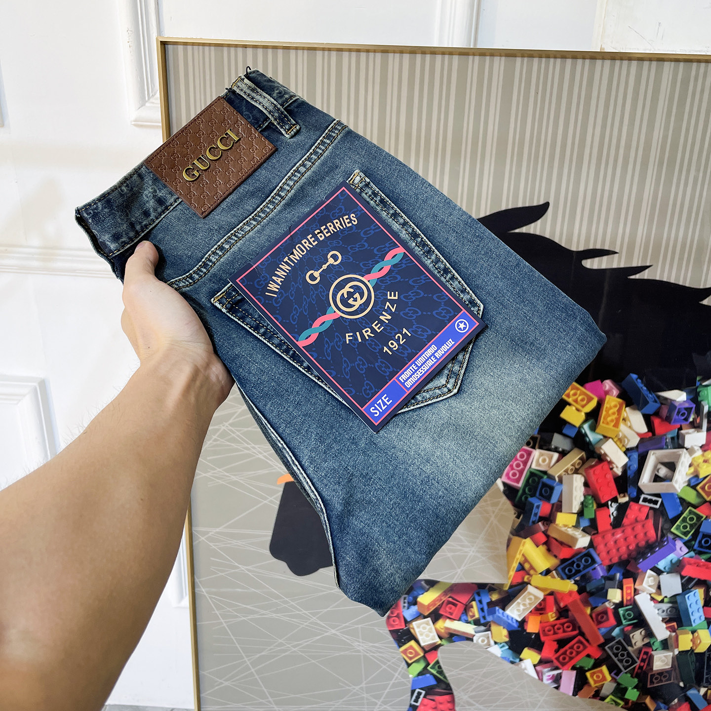NO:776708,Gucci - 2026ss hot spring and summer jeans for the Year of the Horse. Original 1:1 production, a perfect choice for daily essentials, simple and elegant, fashionable and stylish, customized imported denim fabric, heavy washing process, complex workmanship and exquisite craftsmanship. Easily cater to the needs of the four seasons, soft and elastic to the touch, smooth and neat, original accessories and hardware, comfortable upper body, very easy to wear and durable, code number 29-40,,jeans,19860909古奇 - 2026ss马年春夏大爆款牛仔裤.原单1:1制作,日常必备的完美之选,简单大气亦时尚有型,定制进口丹宁面料 ,重工洗水工艺,做工复杂工艺精湛.轻松迎合四季需要,手感柔软带弹力,流畅利落,原版辅料五金,上身舒适非常易搭耐看码数29-40,,jeans,,Men's clothing