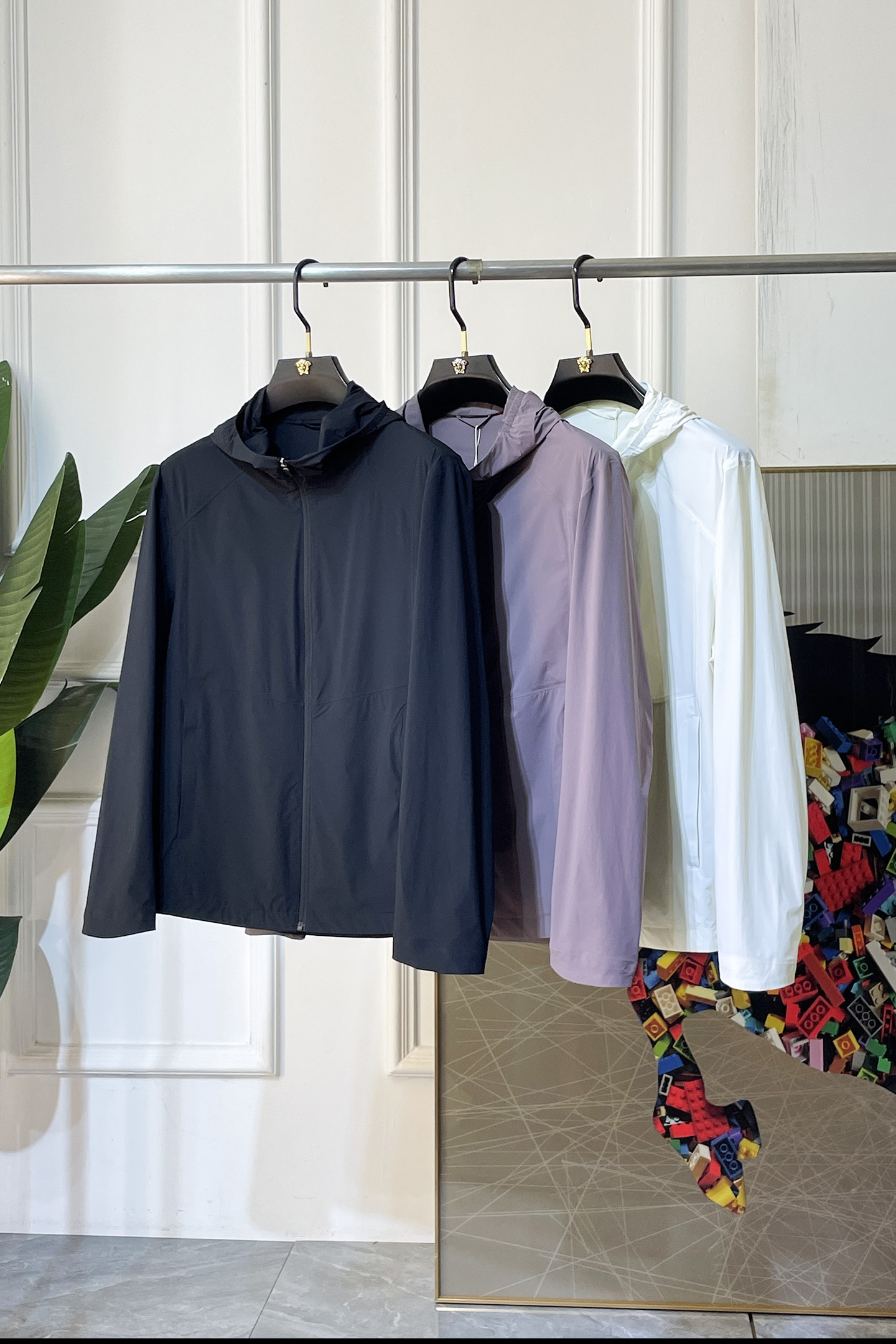 NO:829951,LP Nuoyo - 2026ss Spring Sun Protection Jacket for the Year of the Horse, customized high-quality polyester fiber fabric!  Logo design with top fashion big-name elements, complete with three standards!  Original hardware accessories, smooth lines, exquisite craftsmanship, awesome upper body shape, comfortable fabrics, windproof and warm, it is very fashionable, handsome and a must-have for casual and fashionable men with any combination!  Sizes M-3XL can fit up to 190 pounds!  ,,loro piana,jackets & coats,jackets & coats,19860909LP诺悠- 2026ss马年春装防晒衣夹克外套,定制高品质聚酯纤维面料！顶级时尚大牌元素logo设计,三标齐全！原版五金辅料,线条流畅,工艺精致,上身版型超赞,面料舒适,挡风保暖,随意搭配都非常时尚帅气休闲时尚男仕必备款哦！尺码M-3XL 最大穿190斤！,,loro piana,jackets & coats,jackets & coats,,Men's clothing